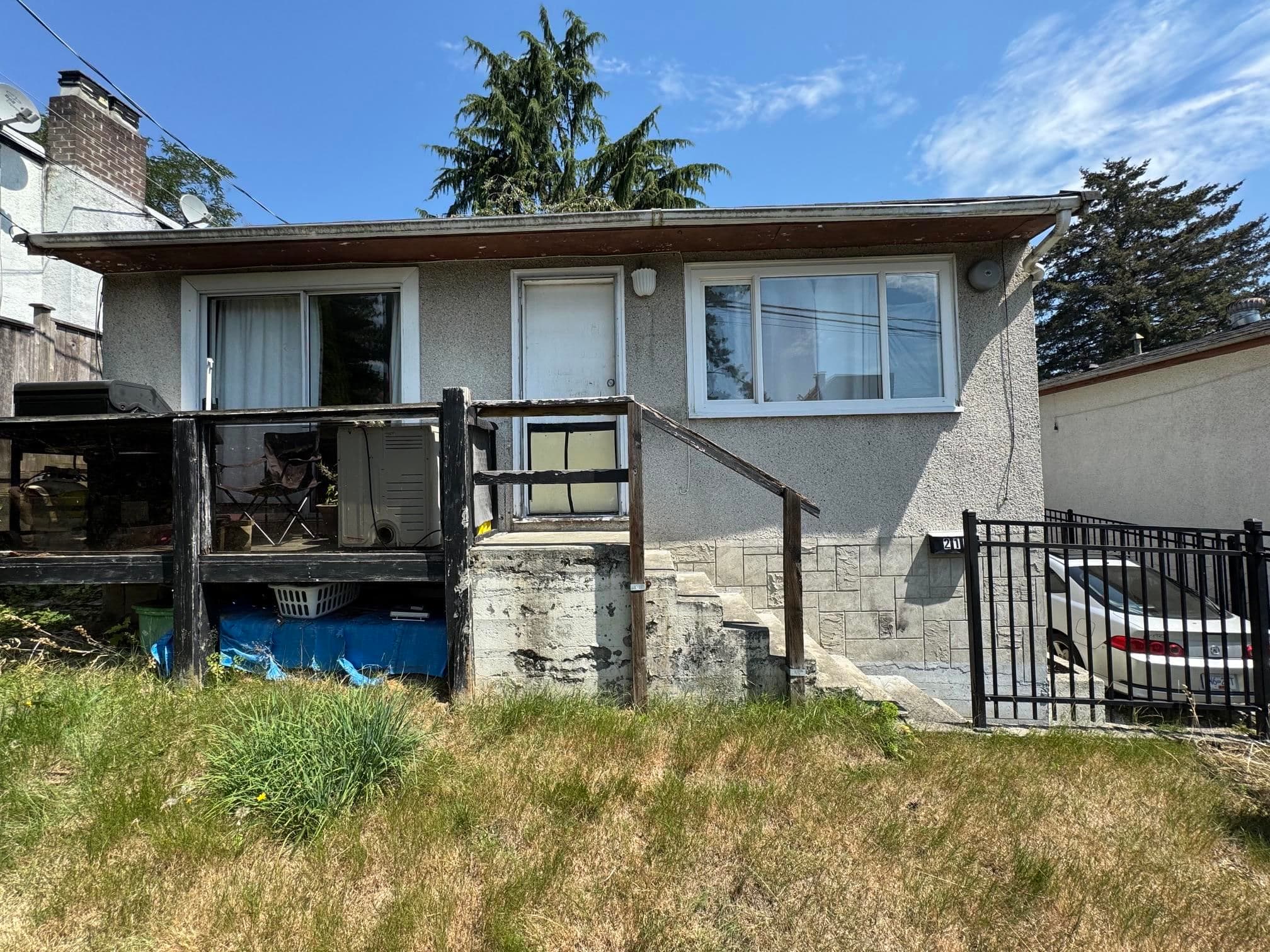 215 Shaw Street, New Westminster, V3M 4B4 — photo 1