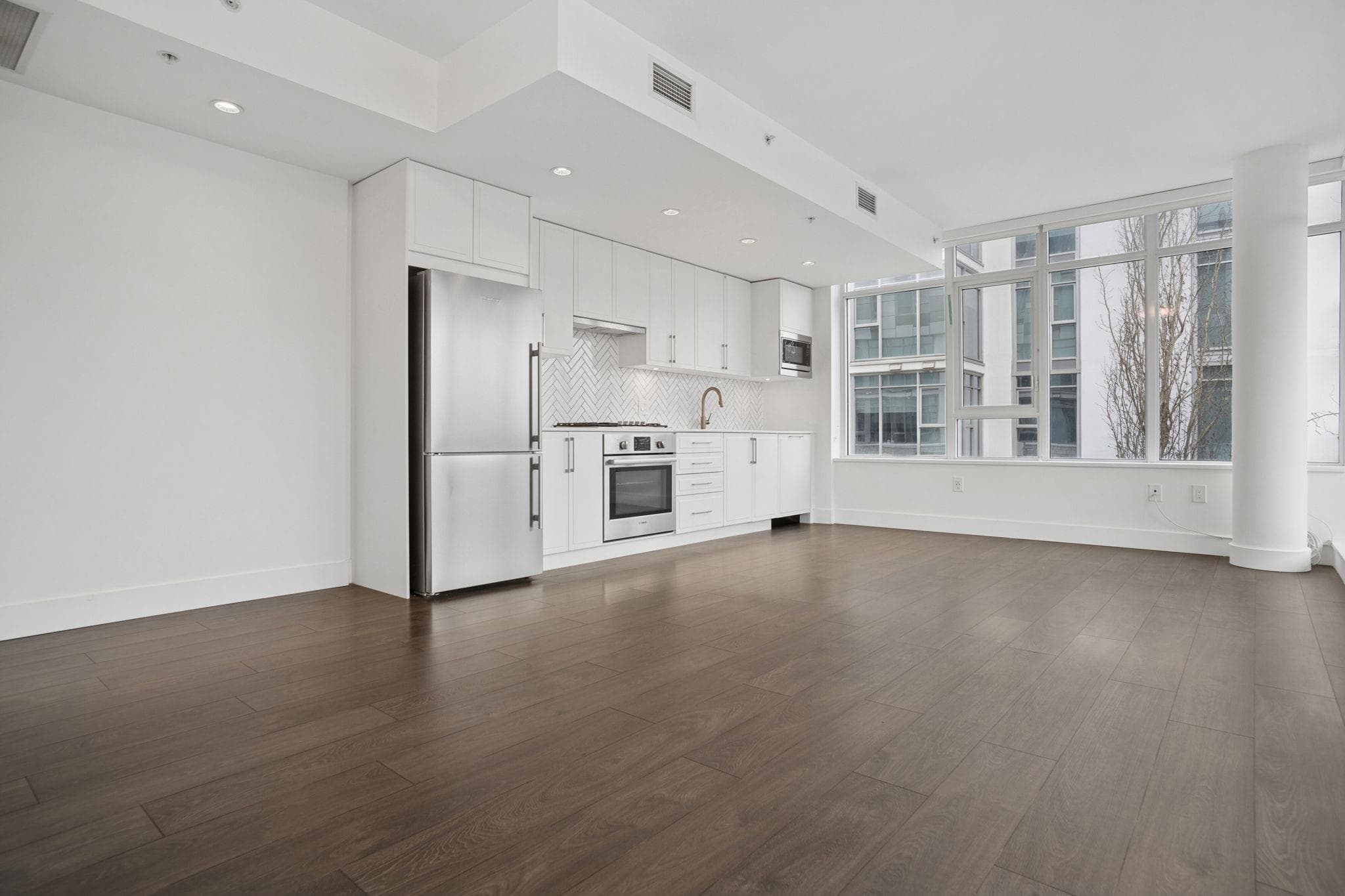 302 - 2455 Kingsway, Vancouver, V5R 5G8 — photo 3