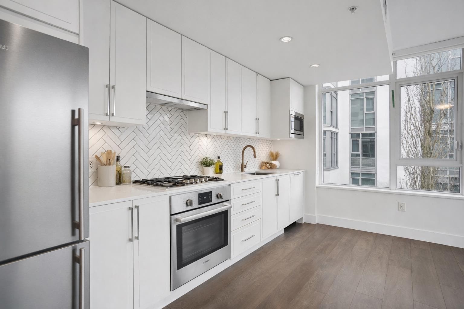 302 - 2455 Kingsway, Vancouver, V5R 5G8 — photo 4