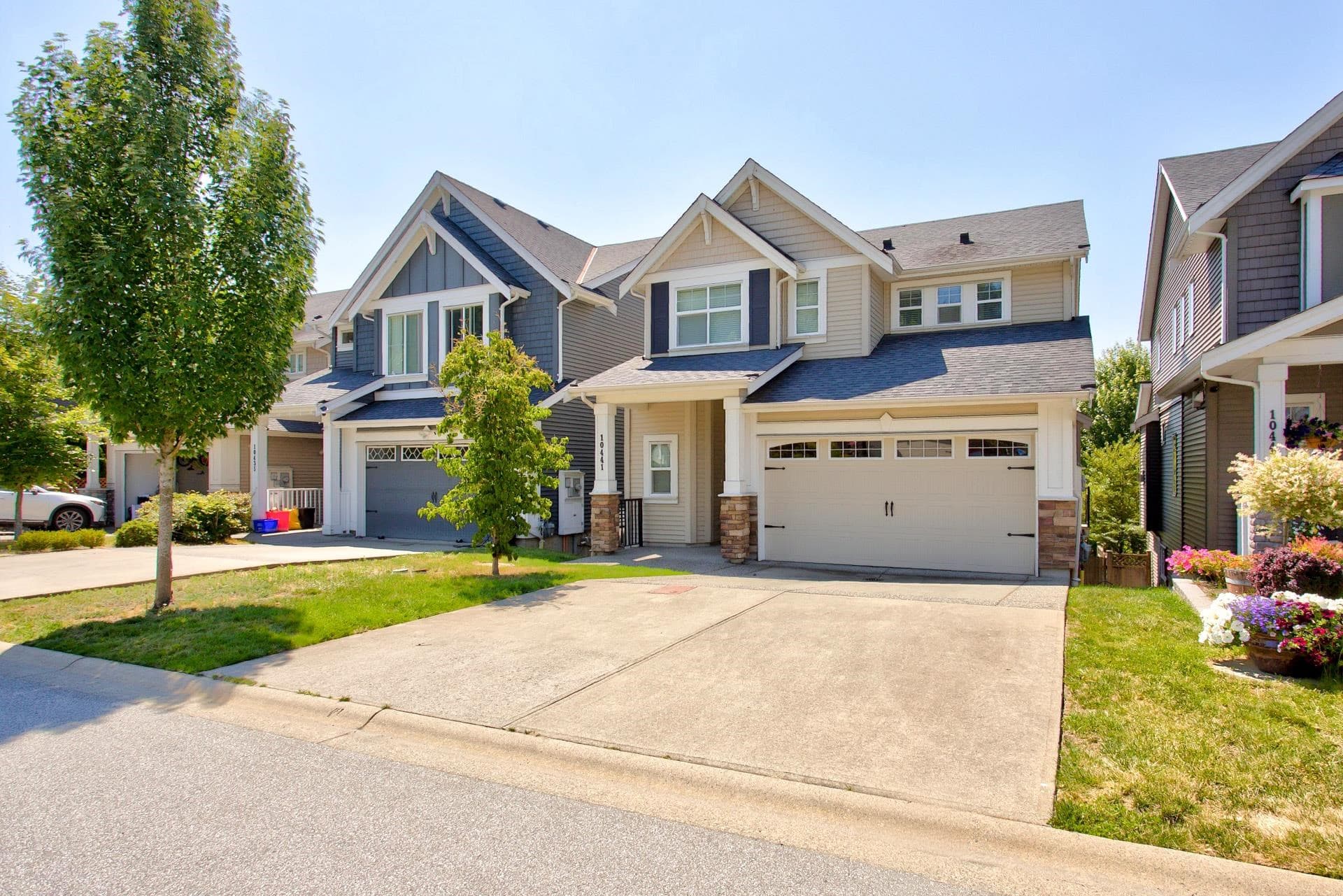 10441 Mceachern Street, Maple Ridge, V2W 0H8 — photo 2