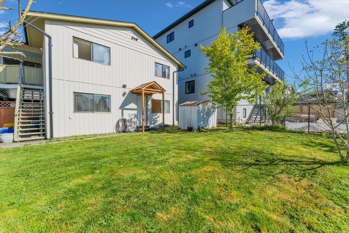 7266 17th Avenue, Burnaby, V3N 1K9 — photo 2