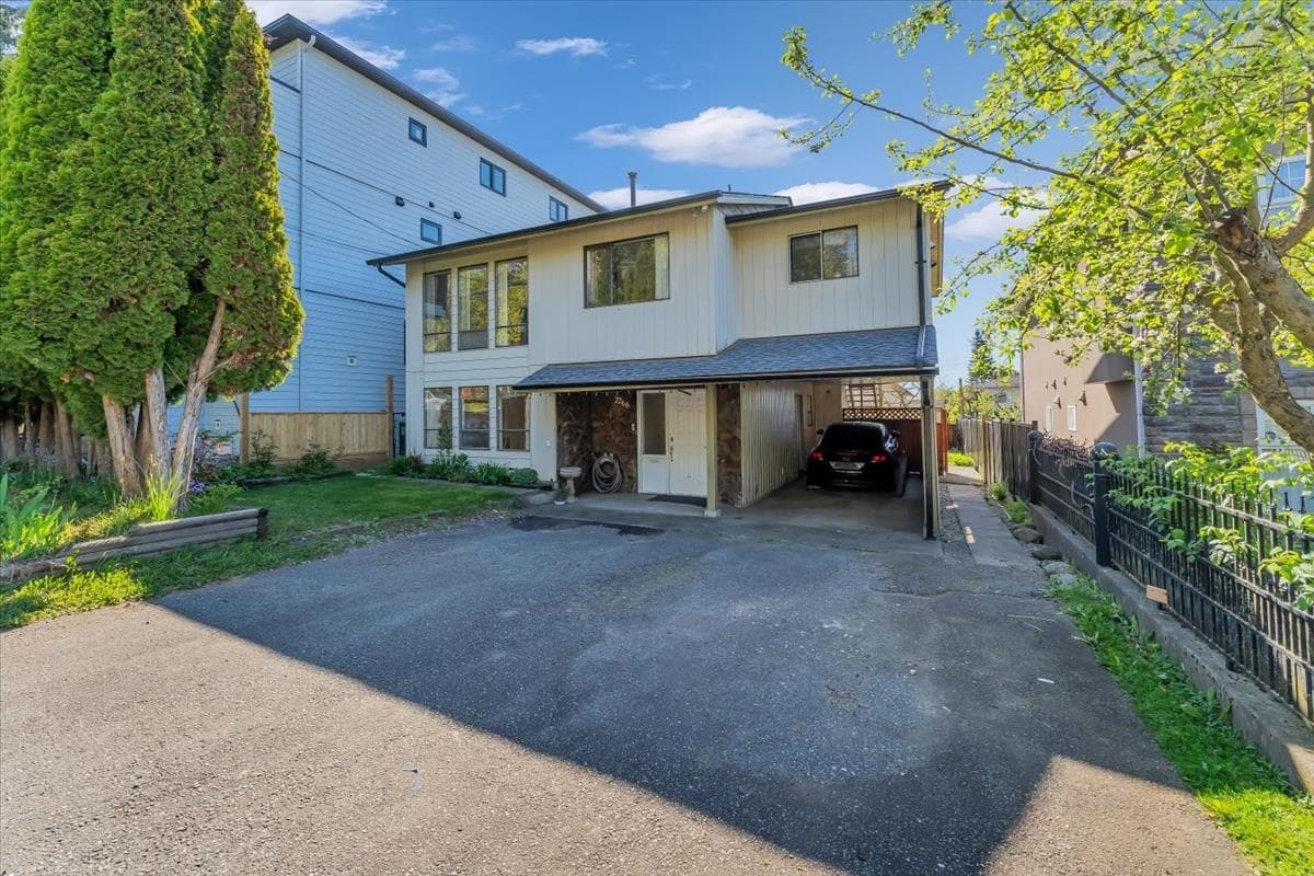 7266 17th Avenue, Burnaby, V3N 1K9 — photo 1