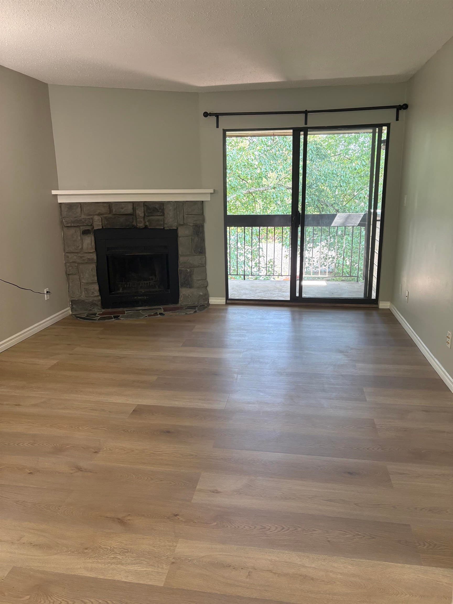 405 - 10560 154 Street, Surrey, V3R 8A3 — photo 2