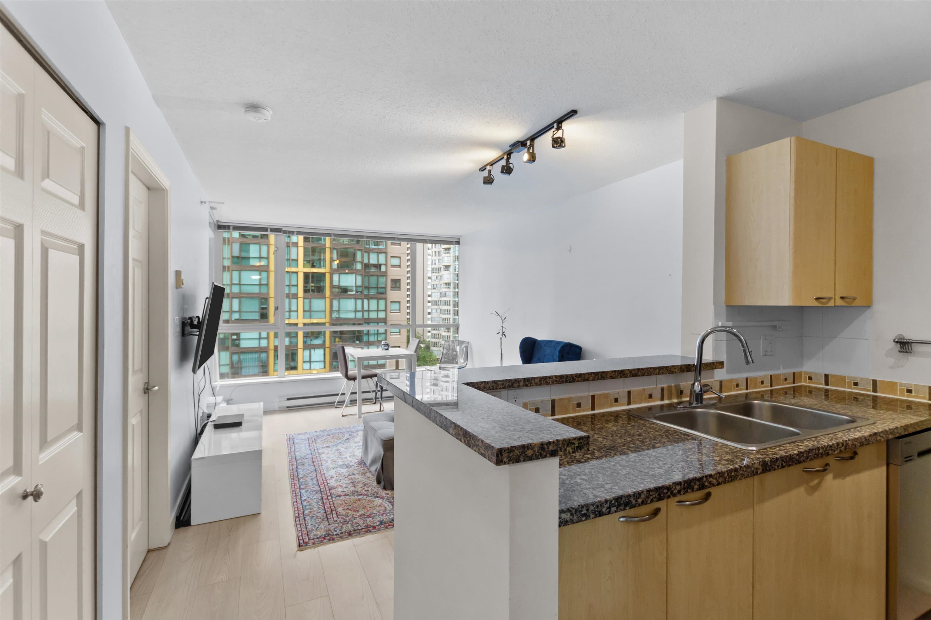 1401 - 1420 W Georgia Street, Vancouver, V6G 3K4 — photo 2