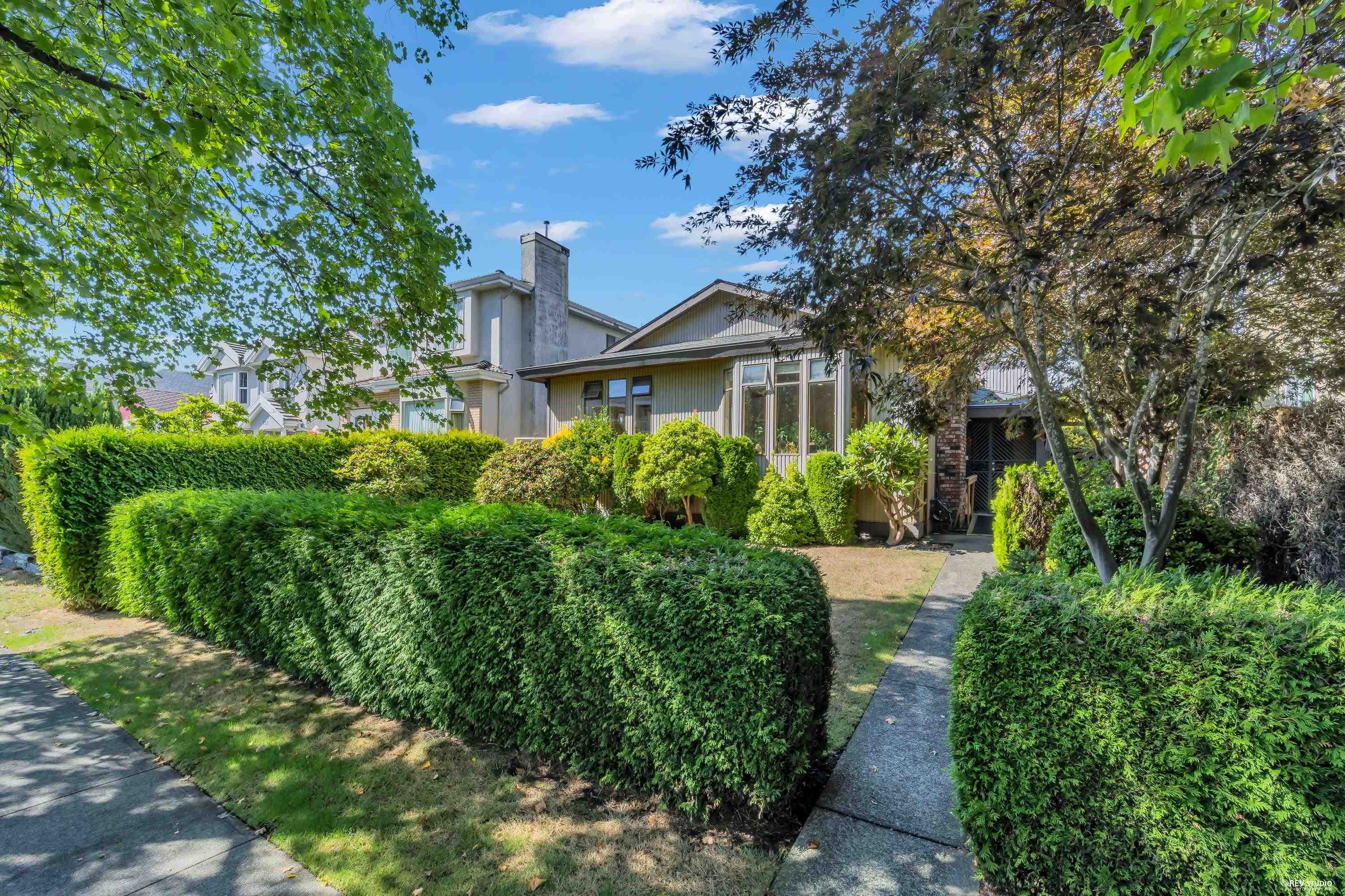 137 W Woodstock Avenue, Vancouver, V5Y 2R7 — photo 2