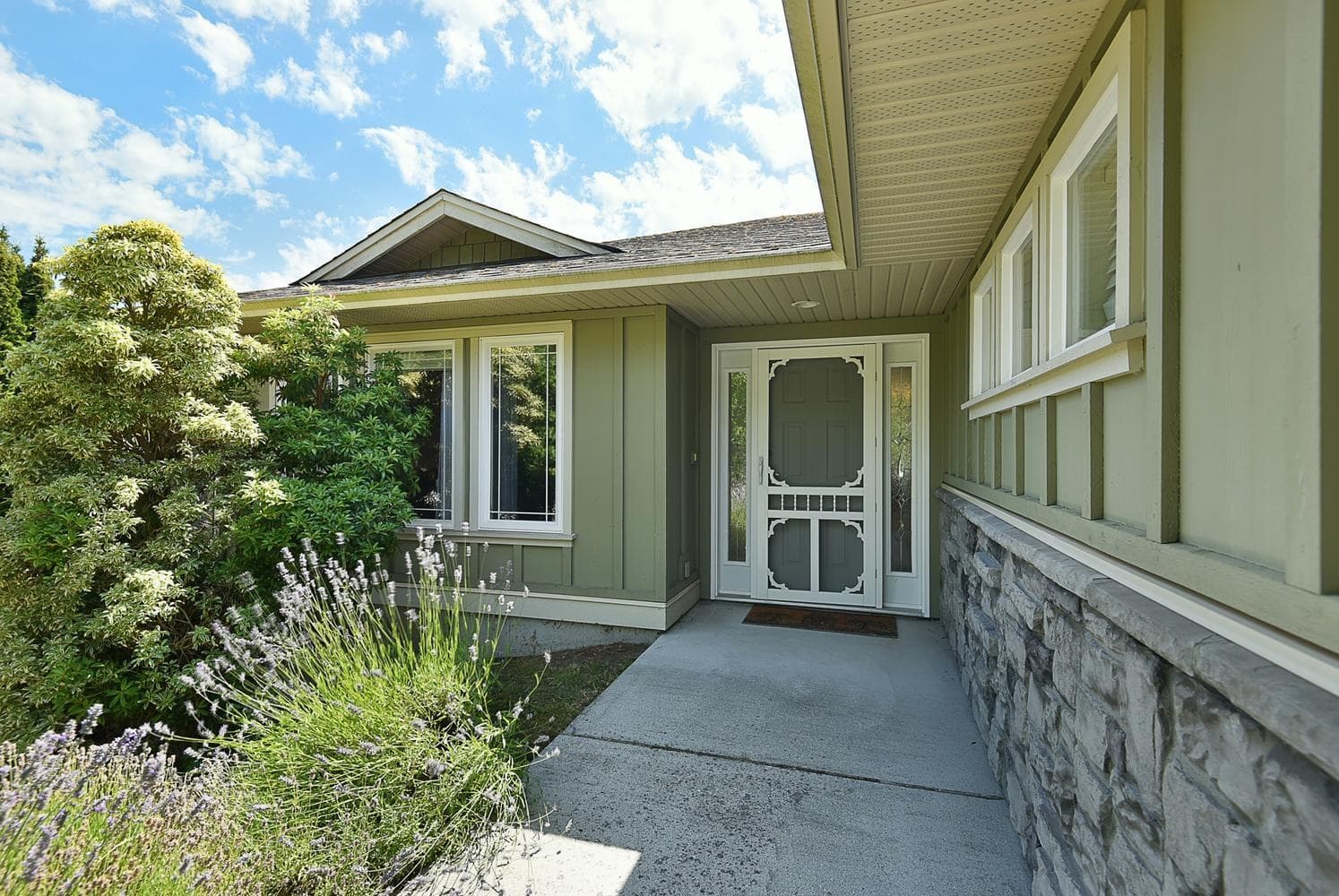 6317 Samron Road, Sechelt, V7Z 0N6 — photo 2