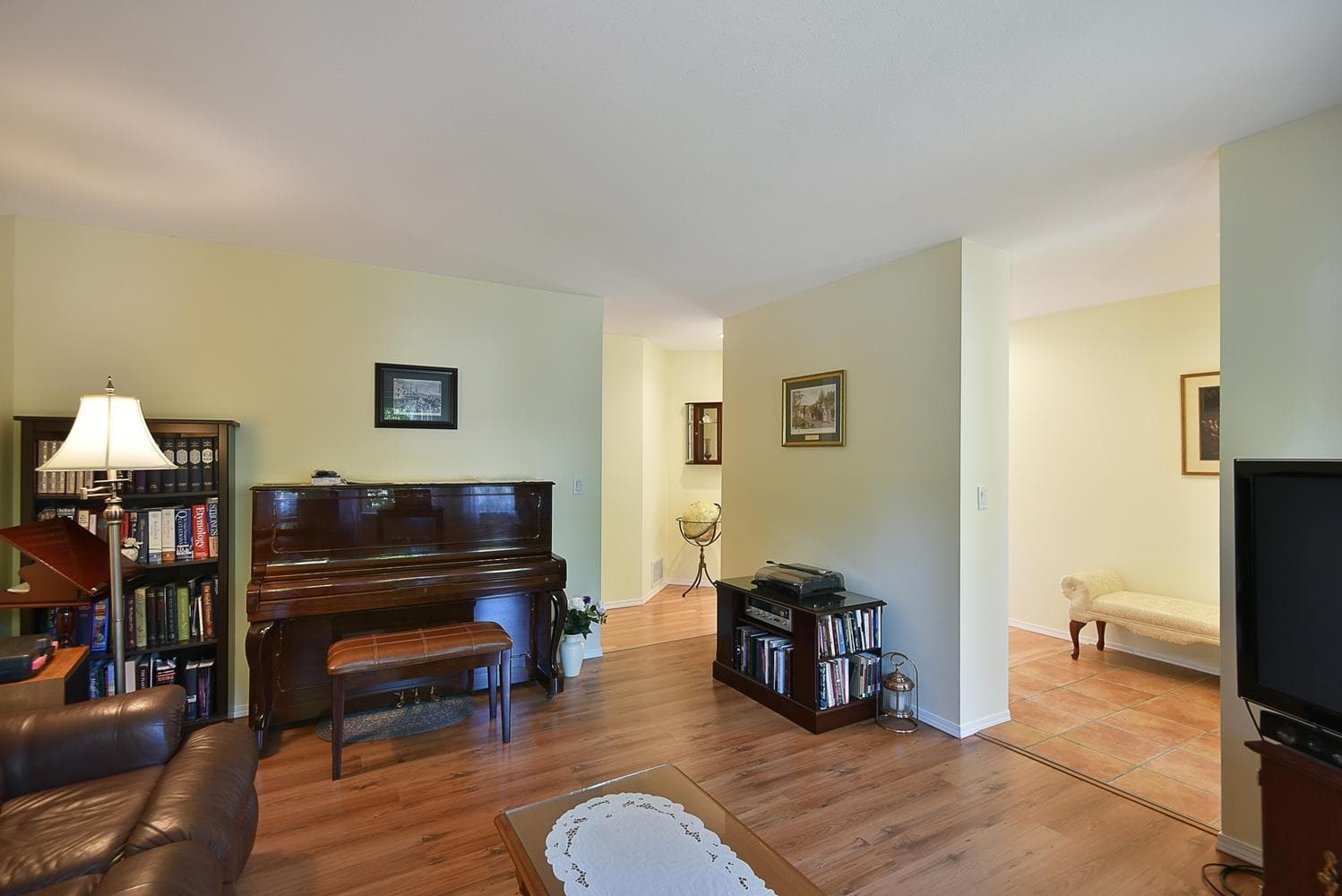 6317 Samron Road, Sechelt, V7Z 0N6 — photo 5