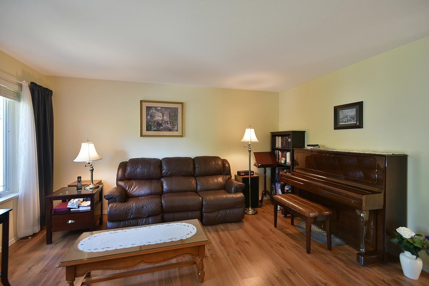 6317 Samron Road, Sechelt, V7Z 0N6 — photo 4