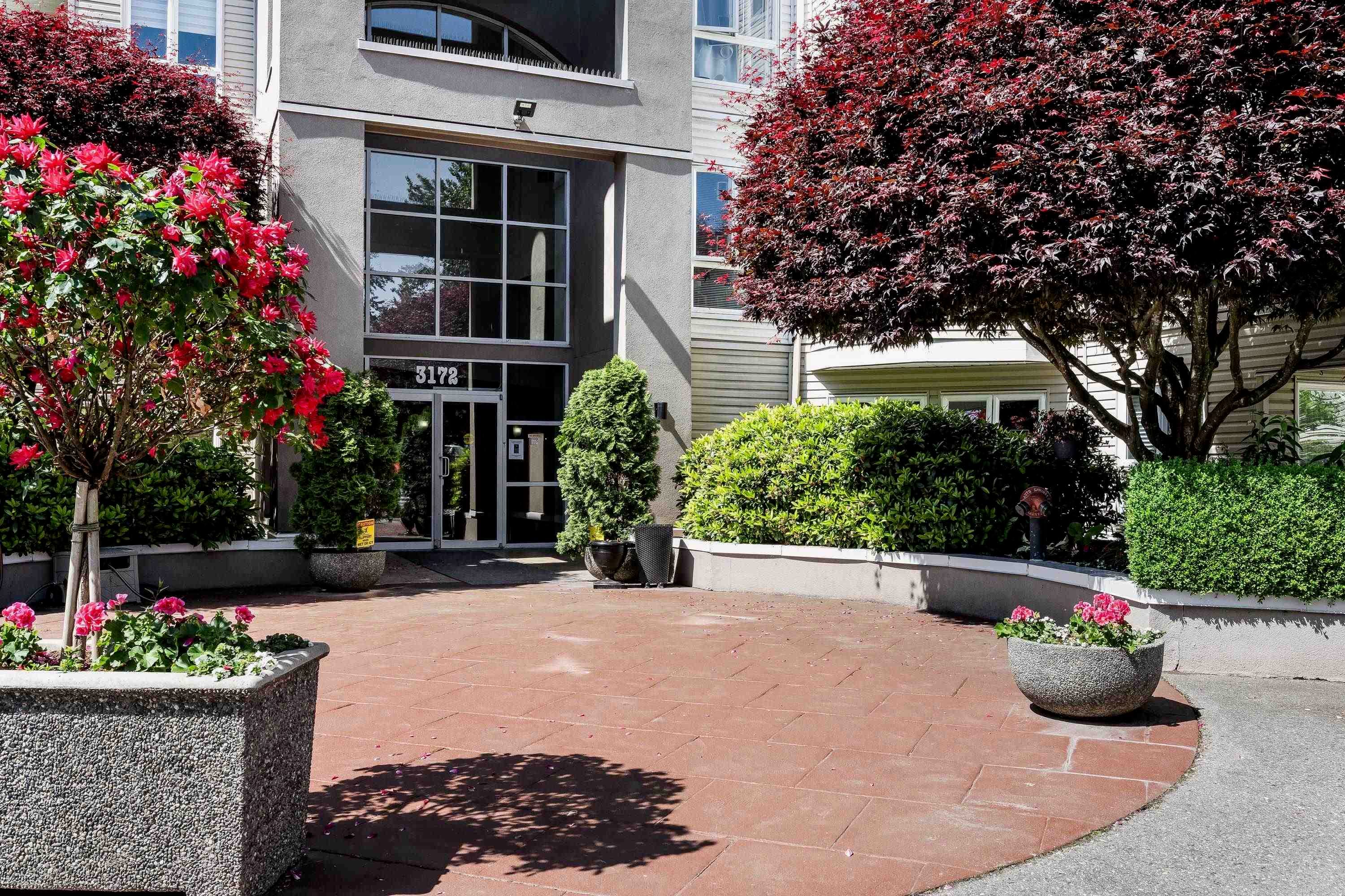 402 - 3172 Gladwin Road, Abbotsford, V2T 5T3 — photo 1
