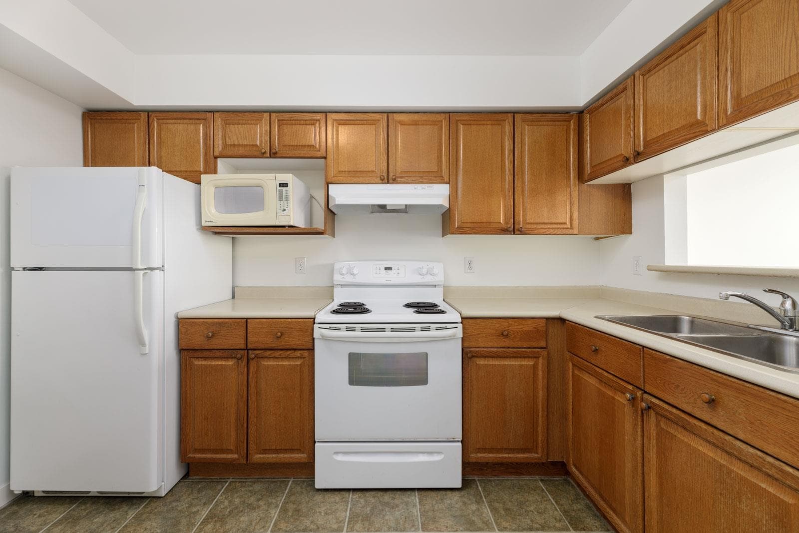 305 - 1180 Pinetree Way, Coquitlam, V3B 7L2 — photo 4