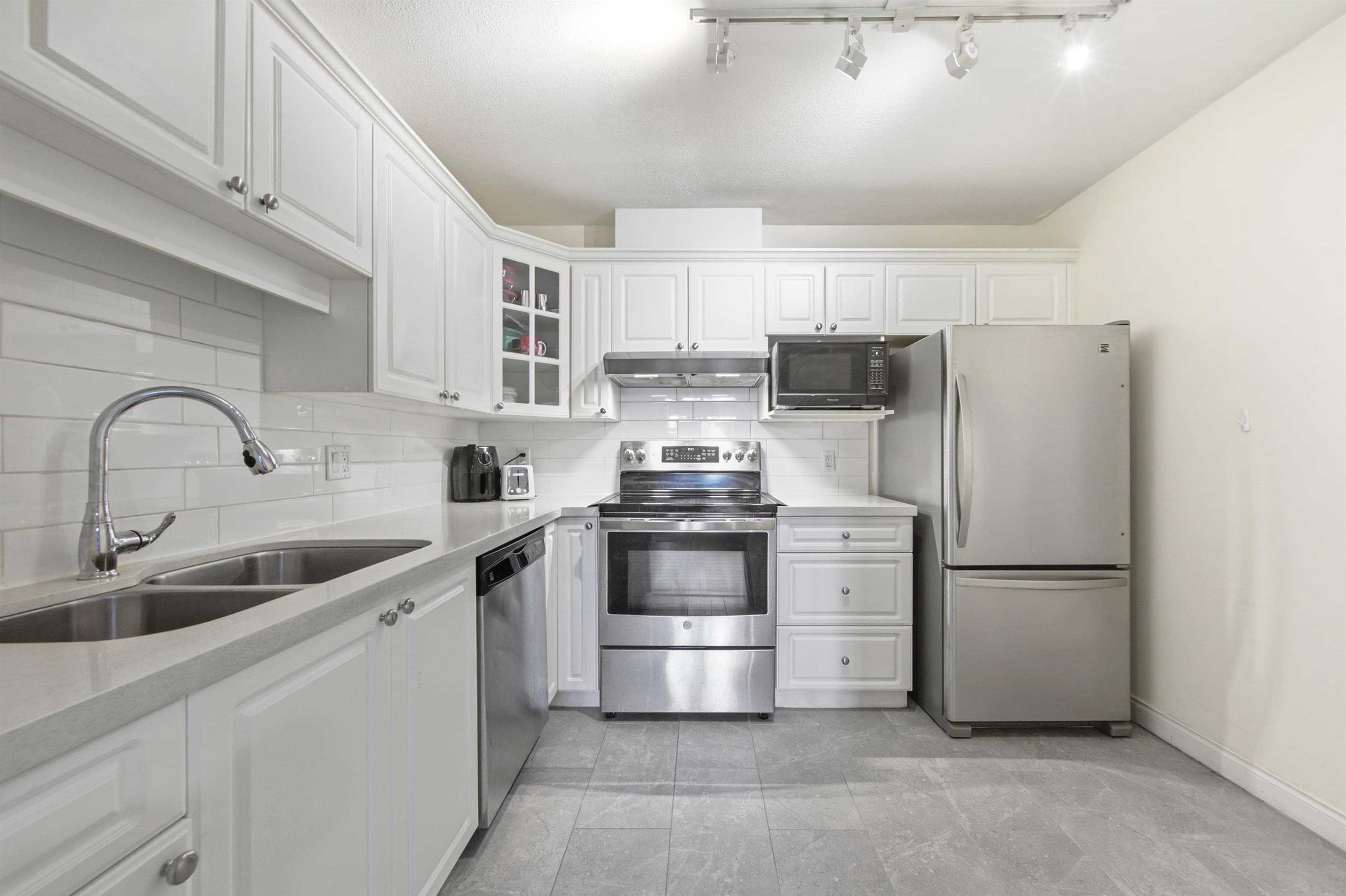 105 - 5735 Hampton Place, Vancouver, V6T 2G8 — photo 1