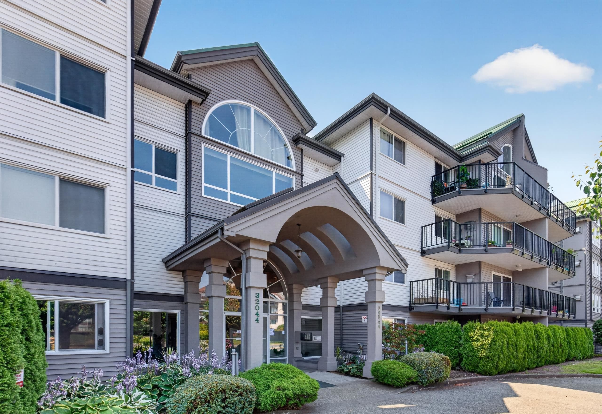 212 - 32044 Old Yale Road, Abbotsford, V2T 2C9 — photo 1