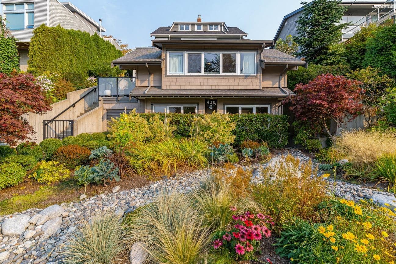 B - 420 Tempe Crescent, North Vancouver, V7N 1E6 — photo 4