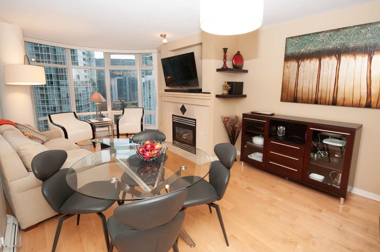 1605 - 1199 Marinaside Crescent, Vancouver, V6Z 2Y2 — photo 2