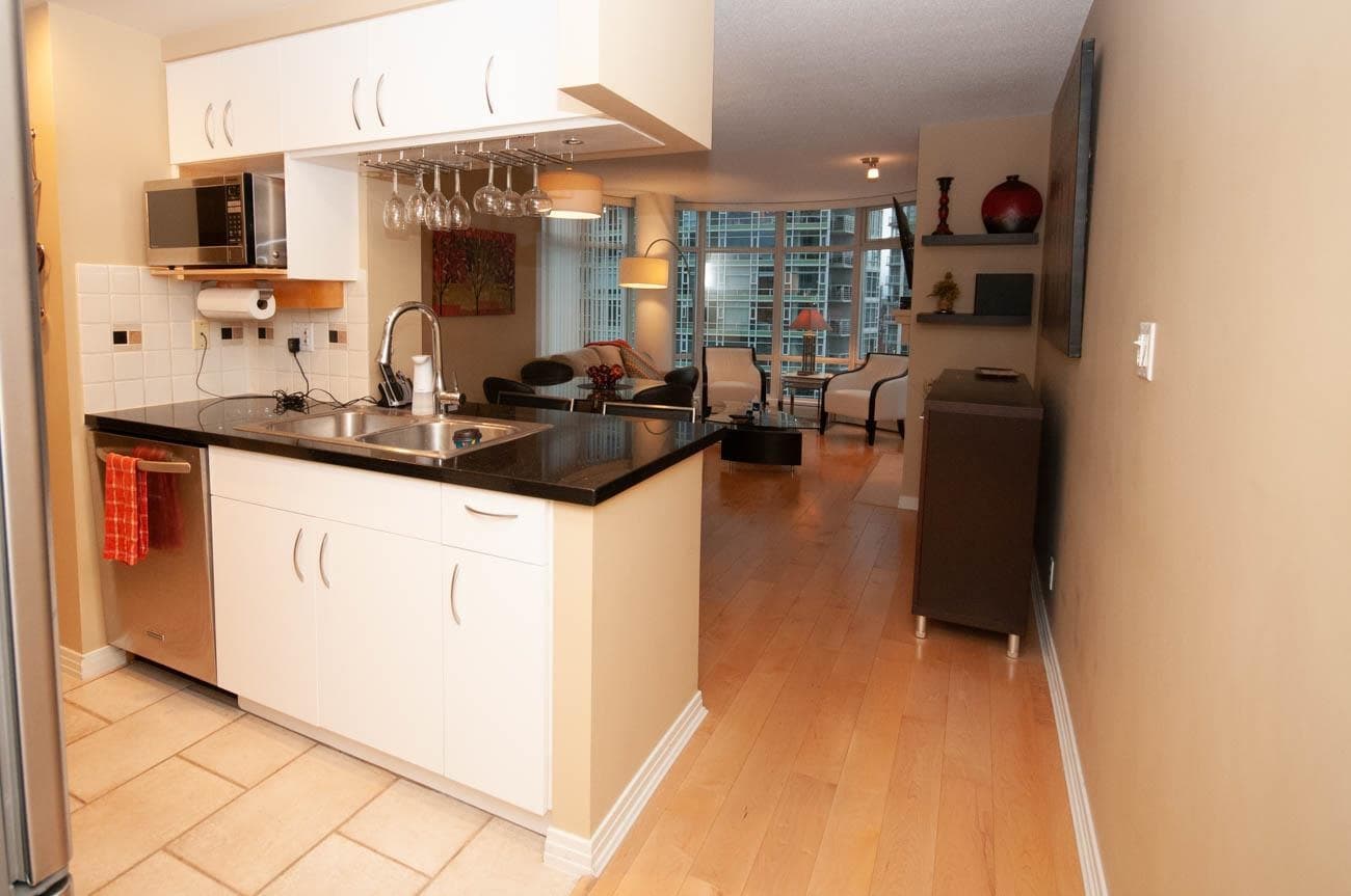 1605 - 1199 Marinaside Crescent, Vancouver, V6Z 2Y2 — photo 3