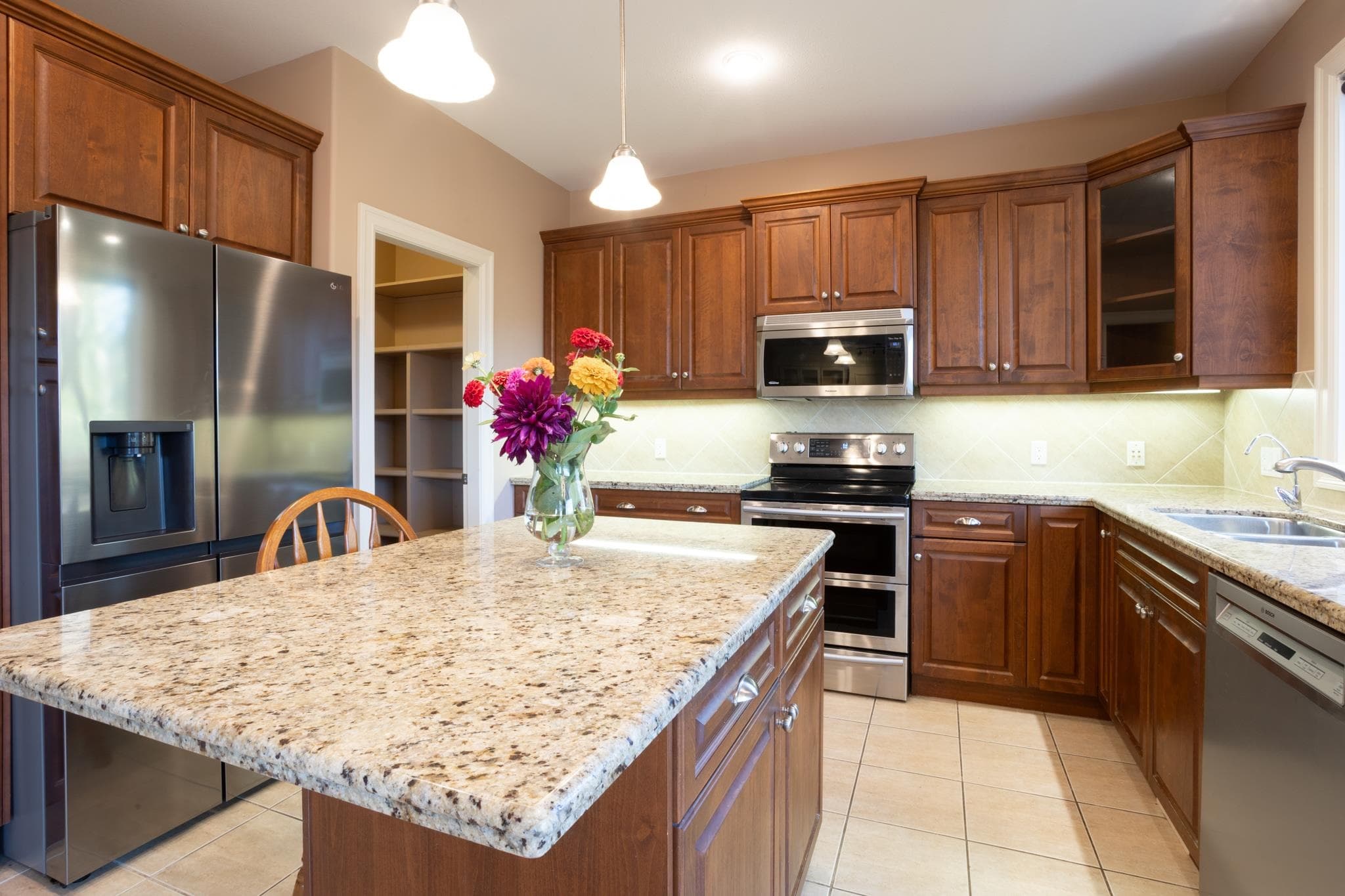 36456 E Auguston Parkway, Abbotsford, V3G 3C6 — photo 3