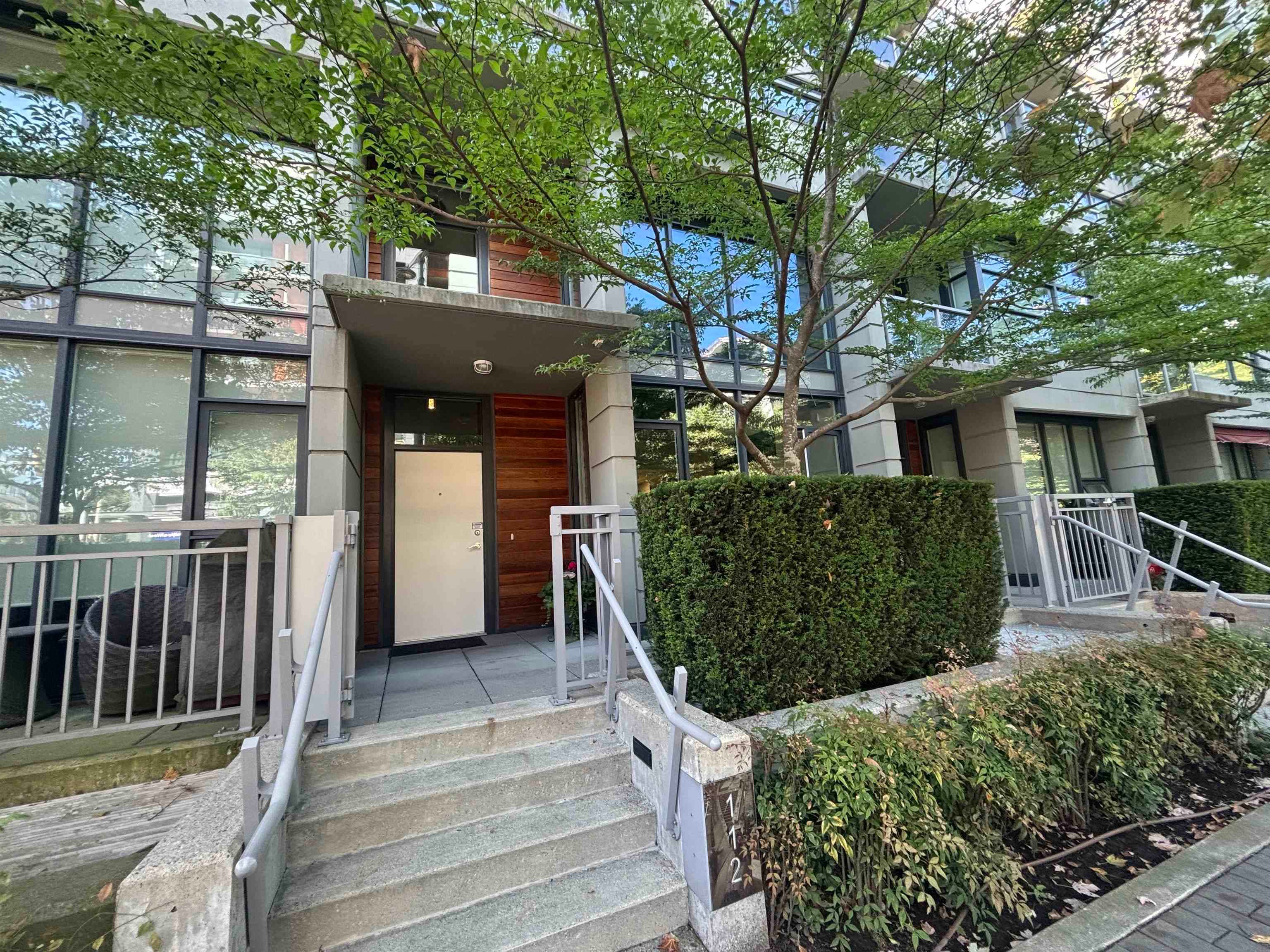 112 W 1st Avenue, Vancouver, V5Y 0H4 — photo 1
