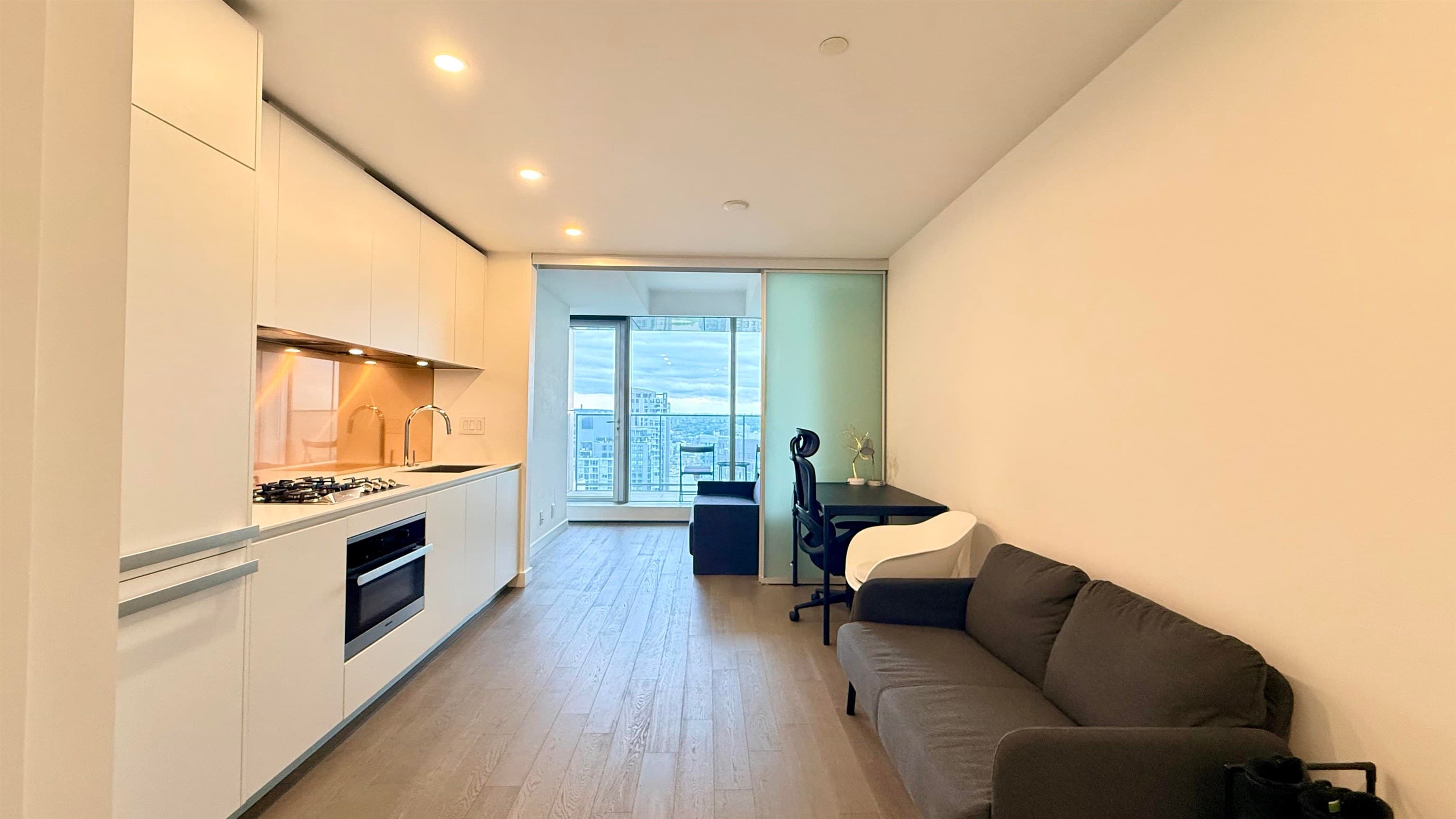 3908 - 1480 Howe Street, Vancouver, V6Z 0G5 — photo 2