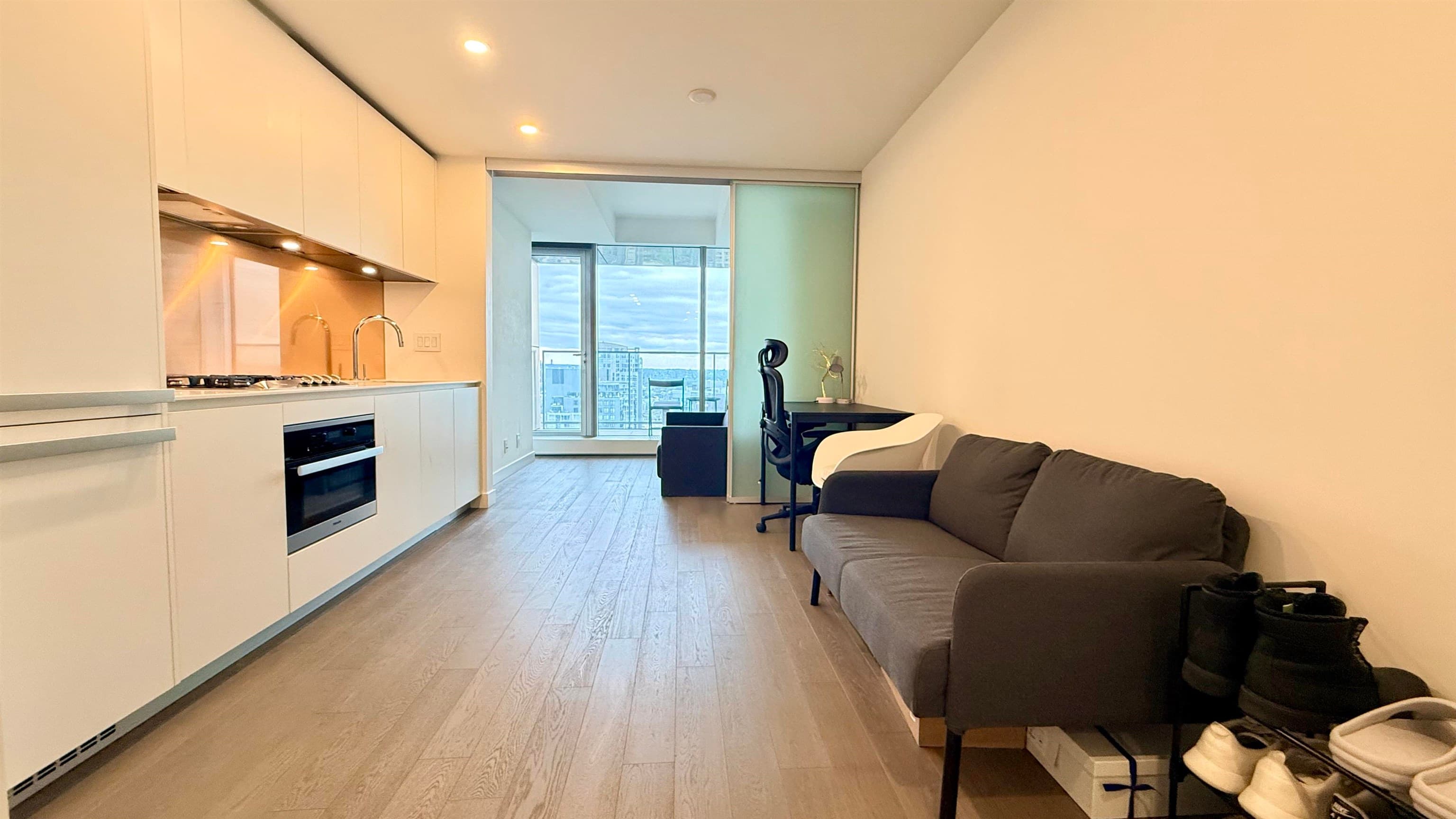 3908 - 1480 Howe Street, Vancouver, V6Z 0G5 — photo 1