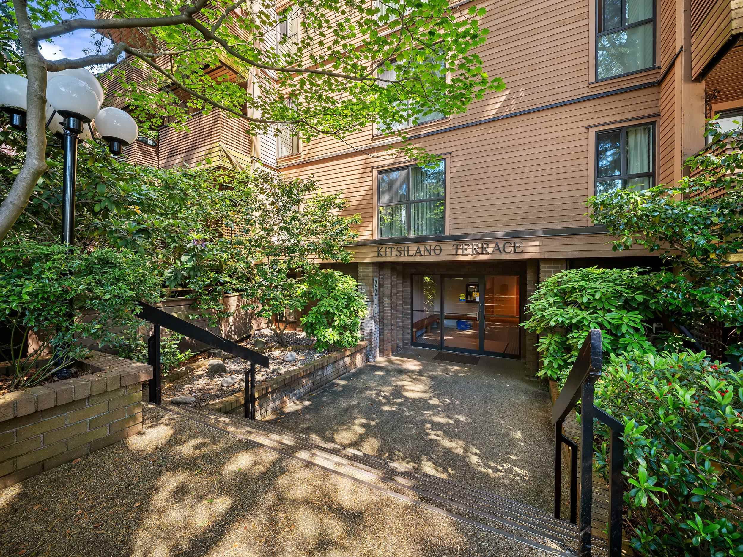 402 - 2211 W 2nd Avenue, Vancouver, V6K 1H8 — photo 1