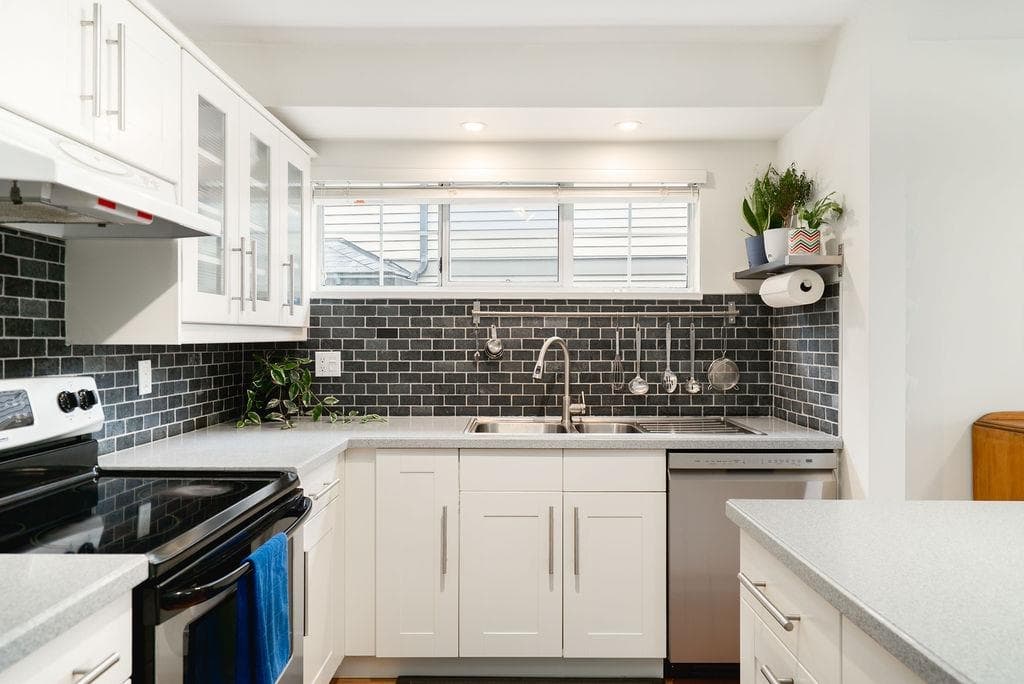 22 - 795 Noons Creek Drive, Port Moody, V3H 4V4 — photo 2