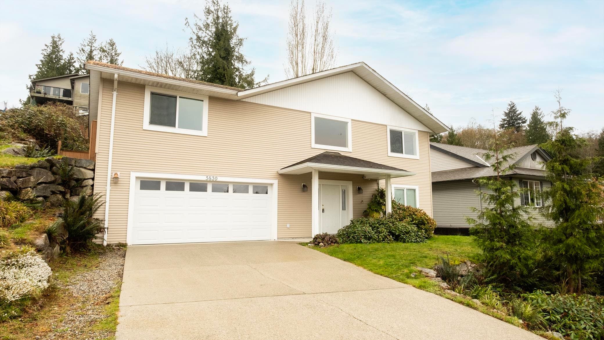5839 Trail Avenue, Sechelt, V7Z 0L9 — photo 2