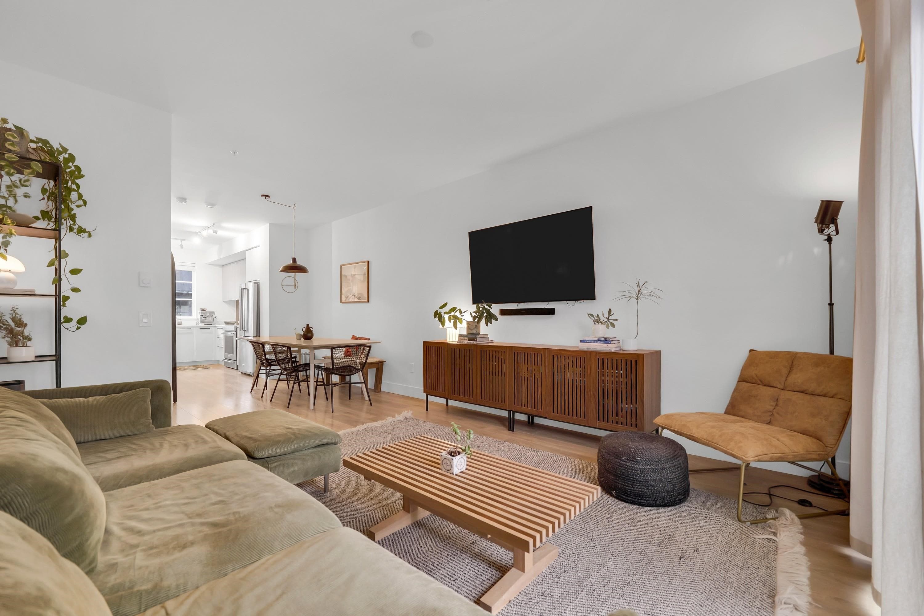 1379 Marinaside Place, Squamish, V8B 1A8 — photo 1