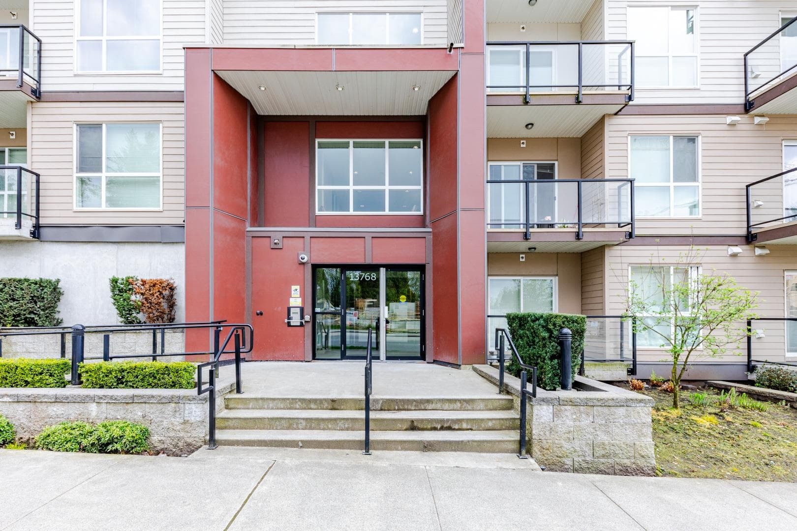 323 - 13768 108 Avenue, Surrey, V3T 0L9 — photo 2