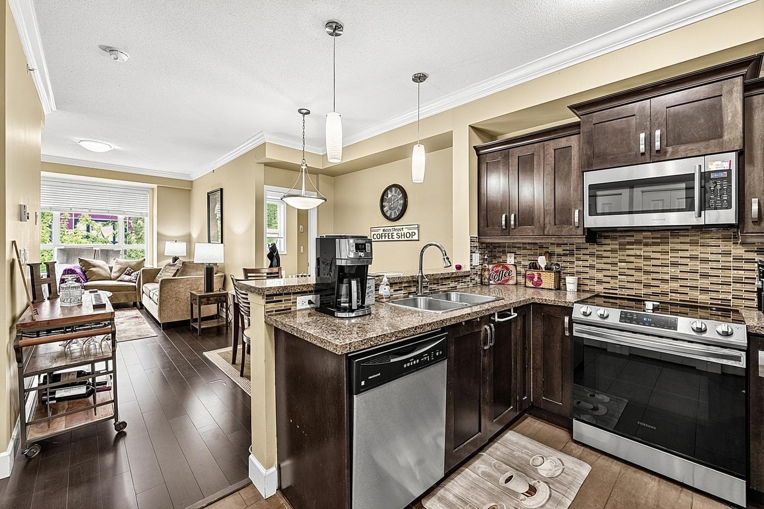 411 - 13897 Fraser Highway, Surrey, V3T 0G8 — photo 2