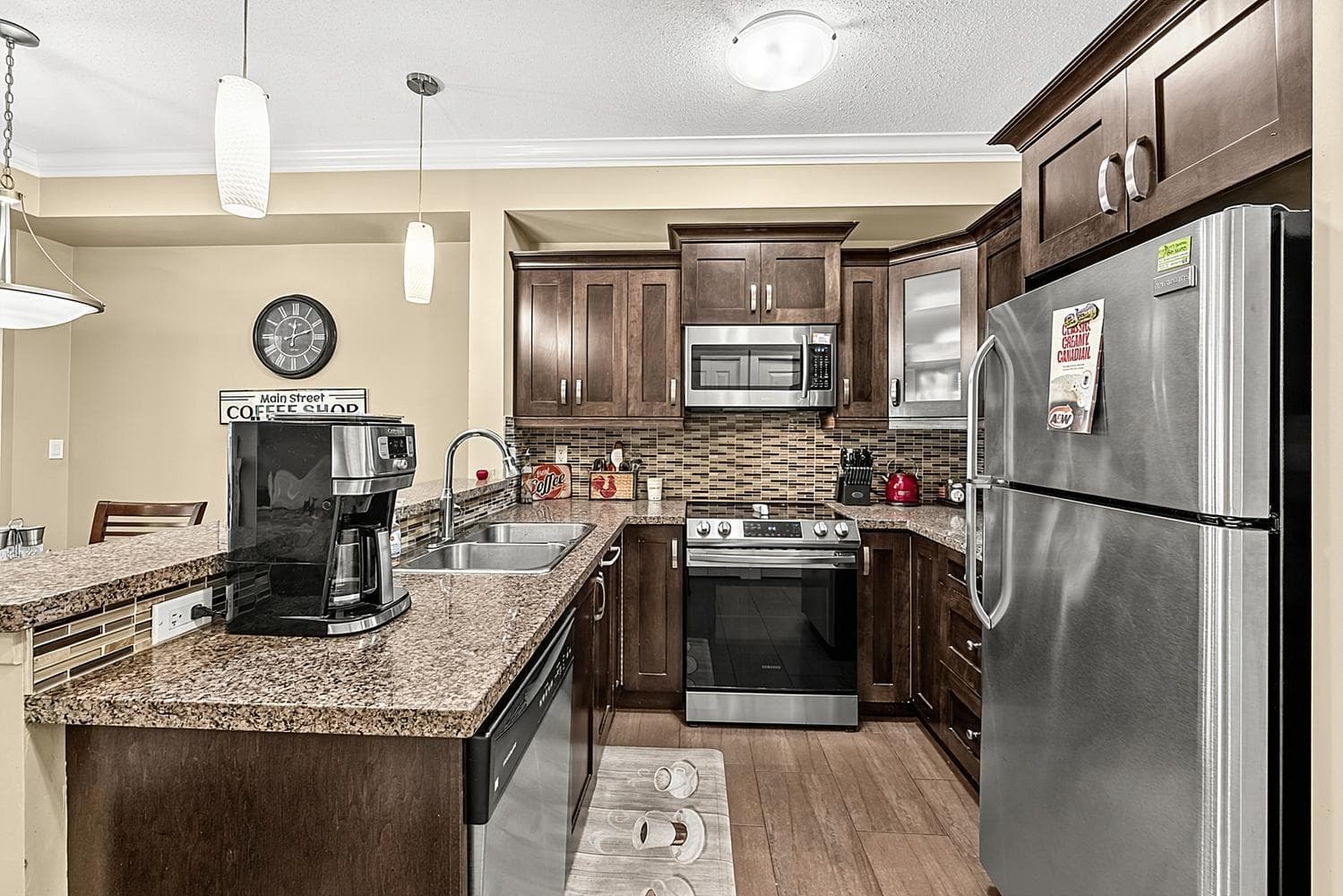 411 - 13897 Fraser Highway, Surrey, V3T 0G8 — photo 3