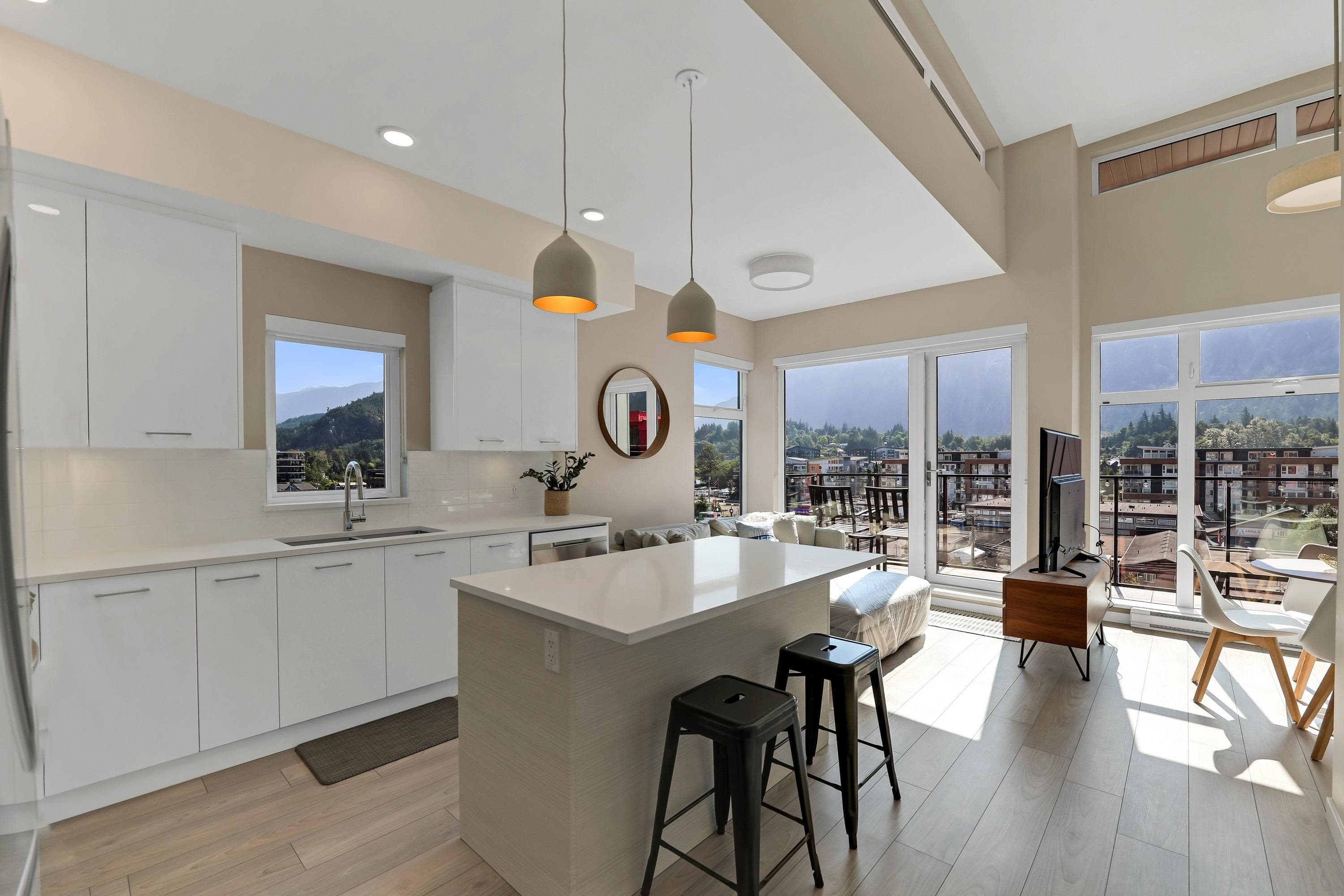 616 - 38033 Second Avenue, Squamish, V8B 0C4 — photo 1