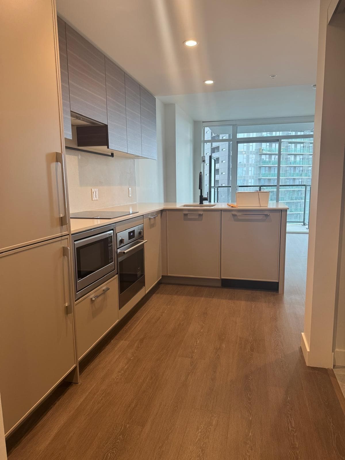 1502 - 13725 George Junction, Surrey, V3T 0V7 — photo 4