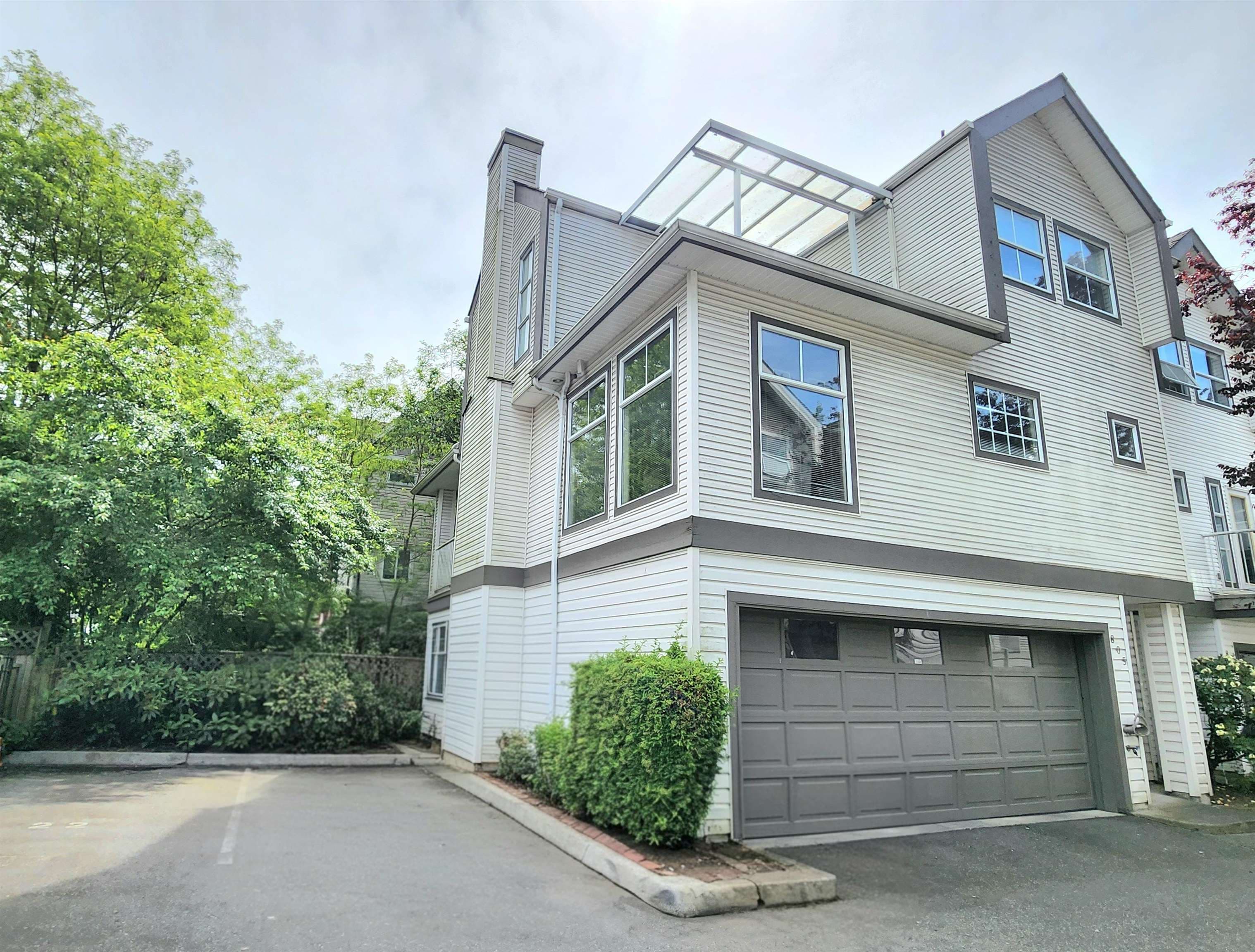 805 - 14188 103a Avenue, Surrey, V3T 5S6 — photo 1