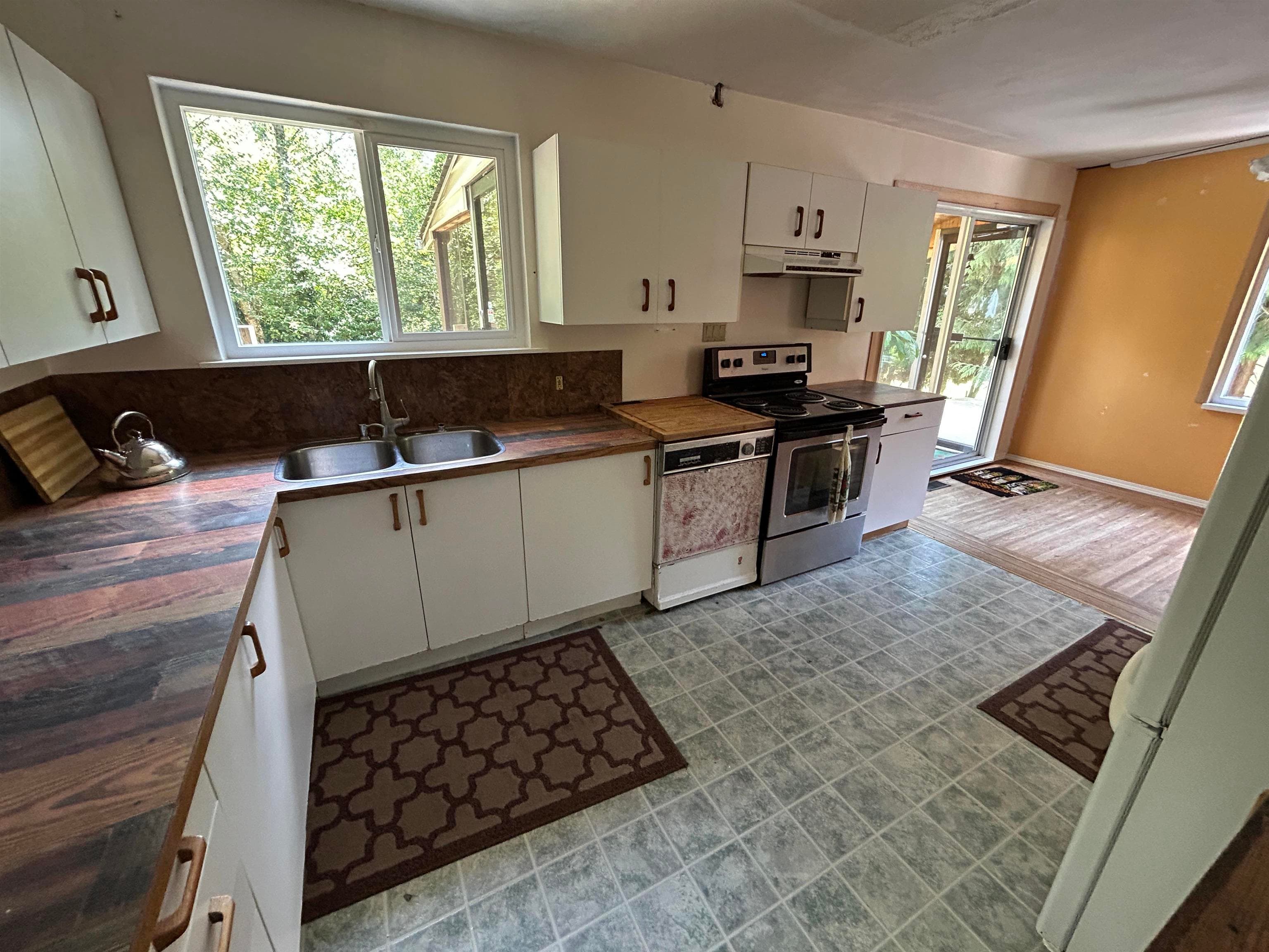 7048 140a Street, Surrey, V3W 5L5 — photo 5
