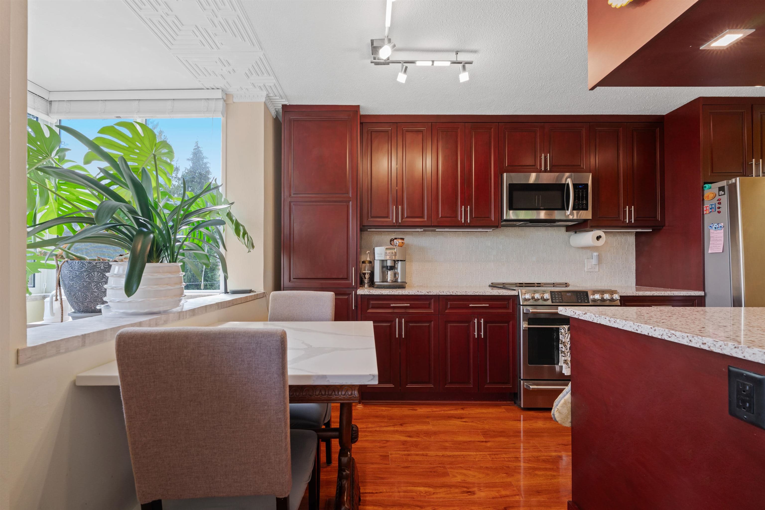 212 - 1425 Esquimalt Avenue, West Vancouver, V7T 1L1 — photo 5