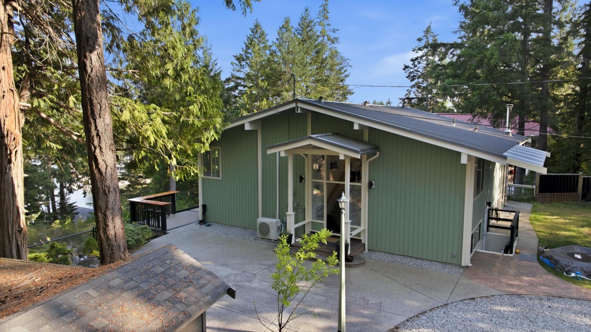 4247 Francis Peninsula Road, Madeira Park, V0N 2H1 — photo 2