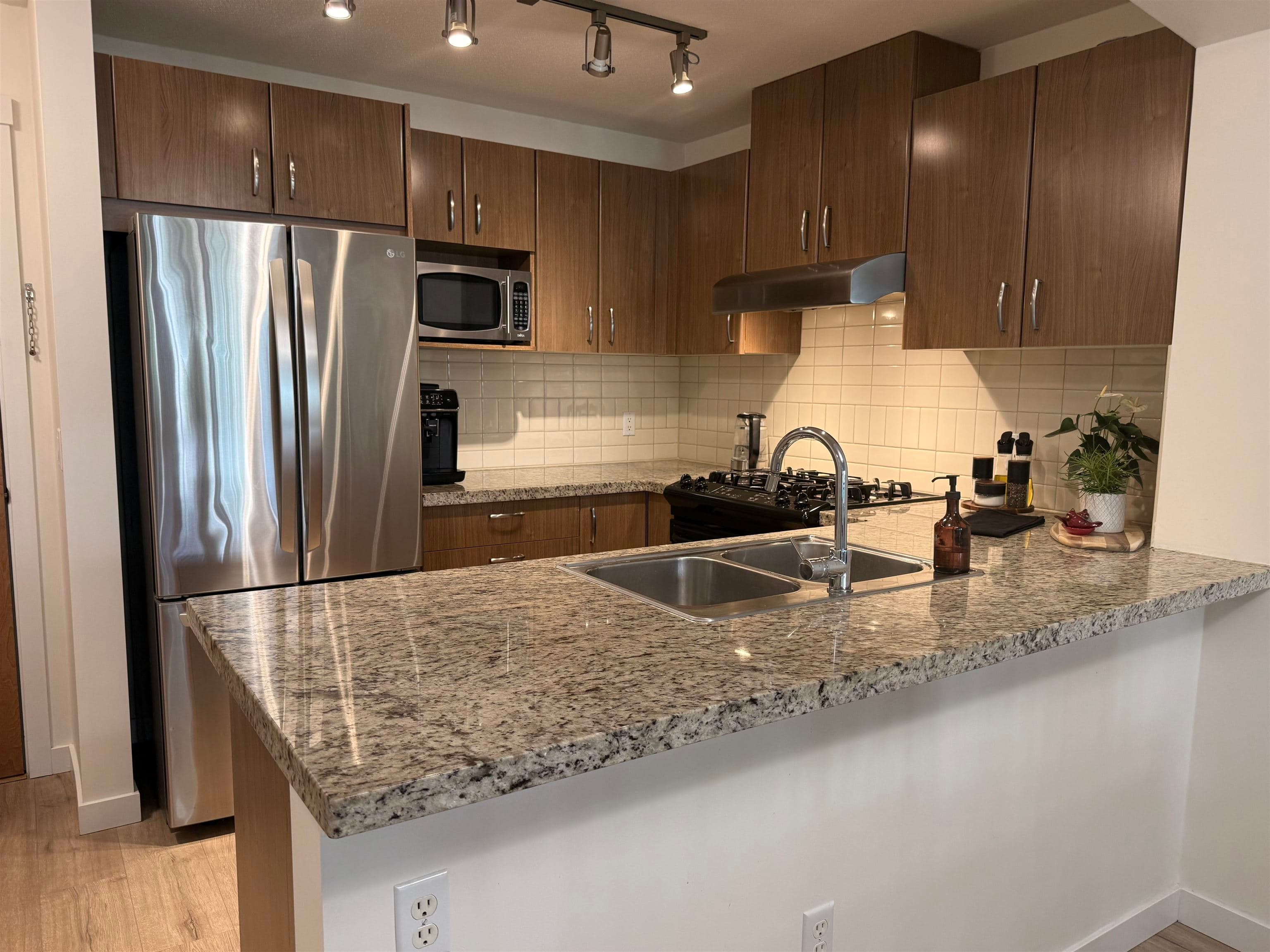 307 - 3082 Dayanee Springs Boulevard, Coquitlam, V3E 0A3 — photo 2
