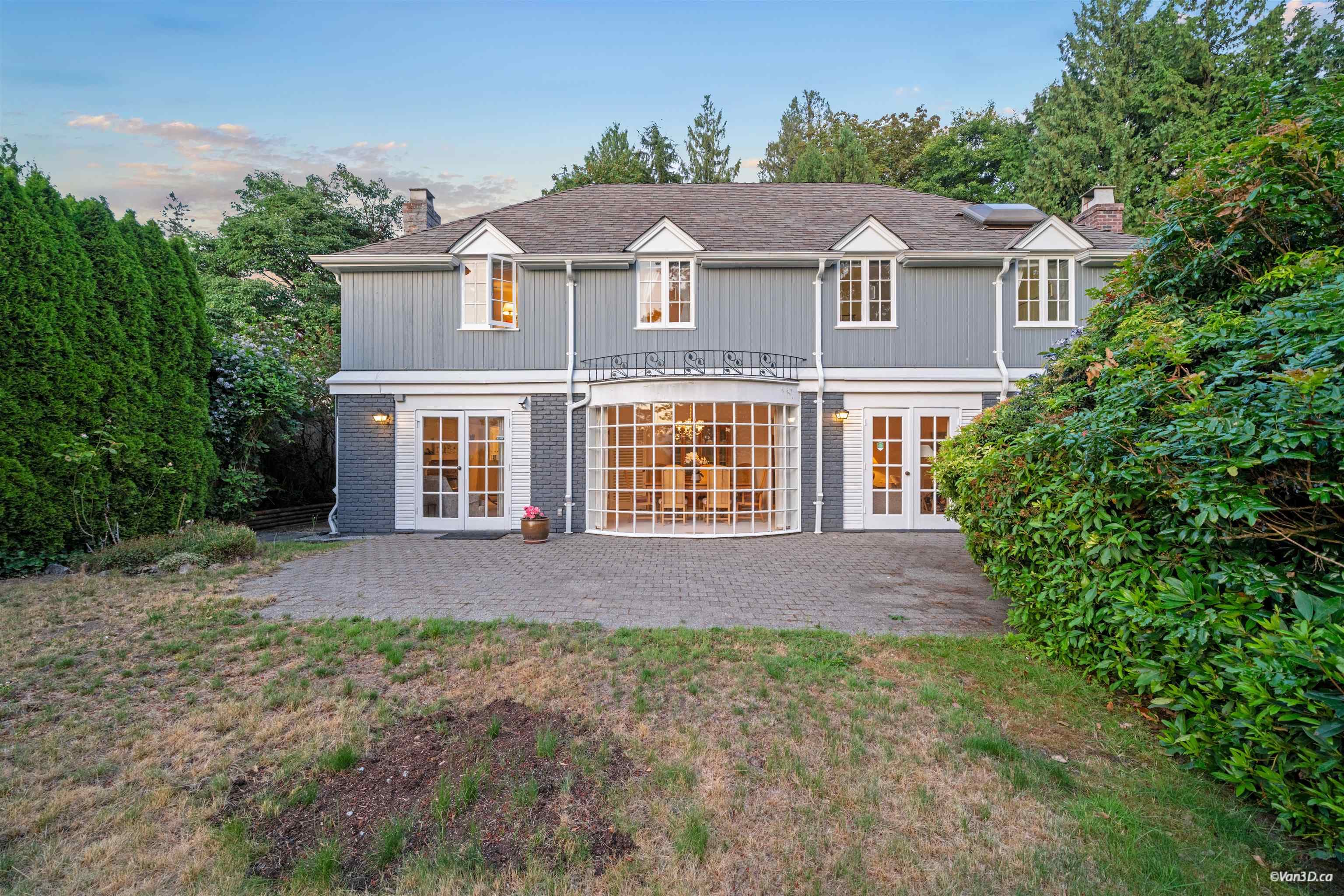 5384 Kew Cliff Road, West Vancouver, V7W 1M2 — photo 2