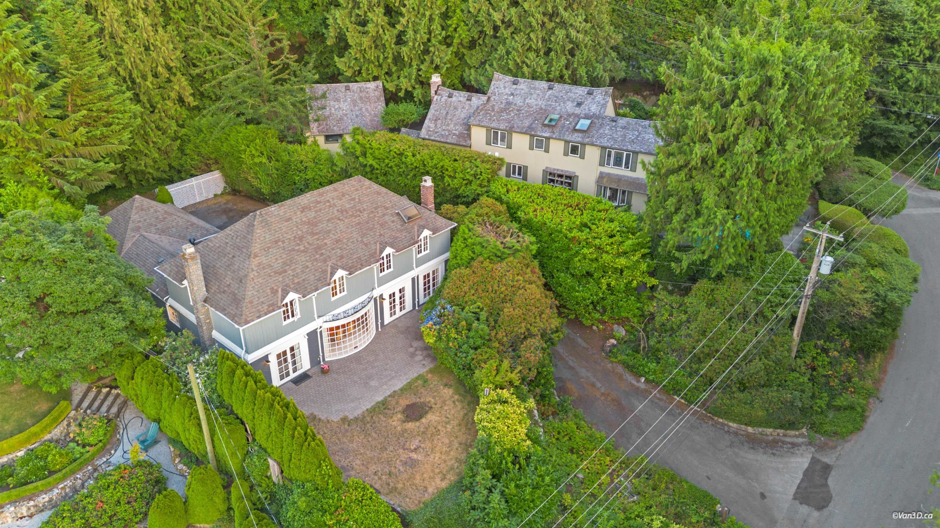 5384 Kew Cliff Road, West Vancouver, V7W 1M2 — photo 1
