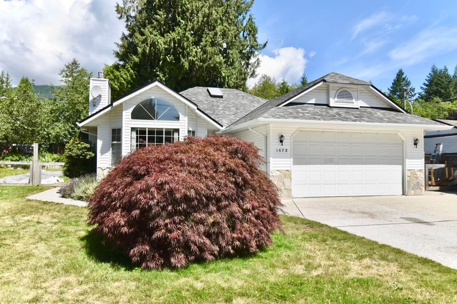 1572 Larchberry Way, Gibsons, V0N 1V5 — photo 2