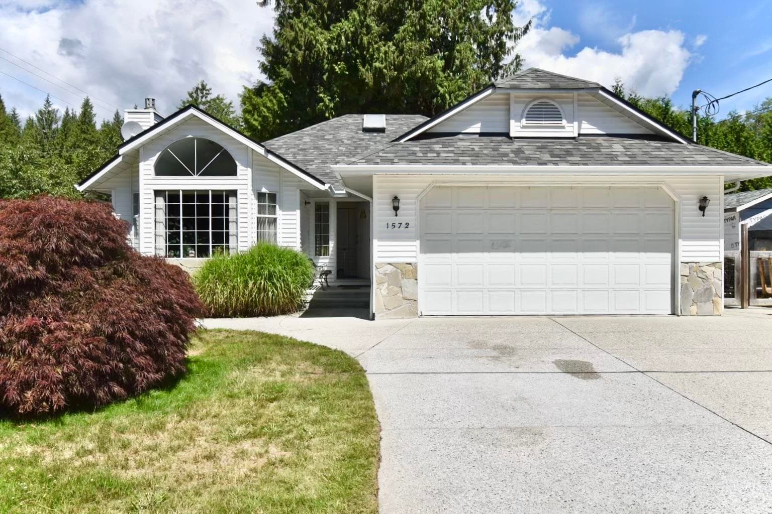 1572 Larchberry Way, Gibsons, V0N 1V5 — photo 1
