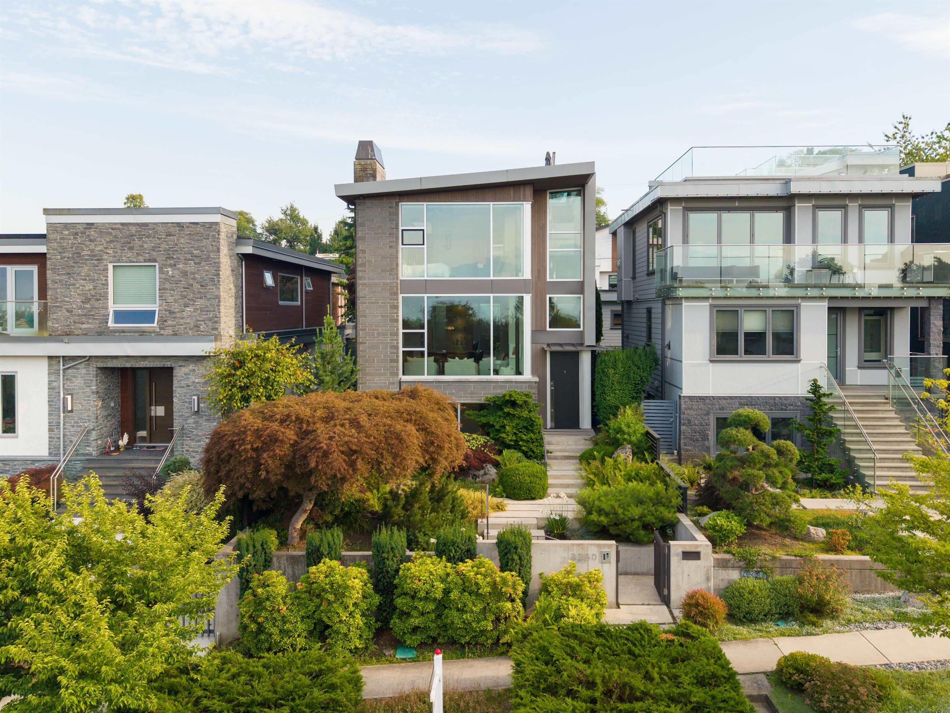 3250 W 20th Avenue, Vancouver, V6L 1H9 — photo 1