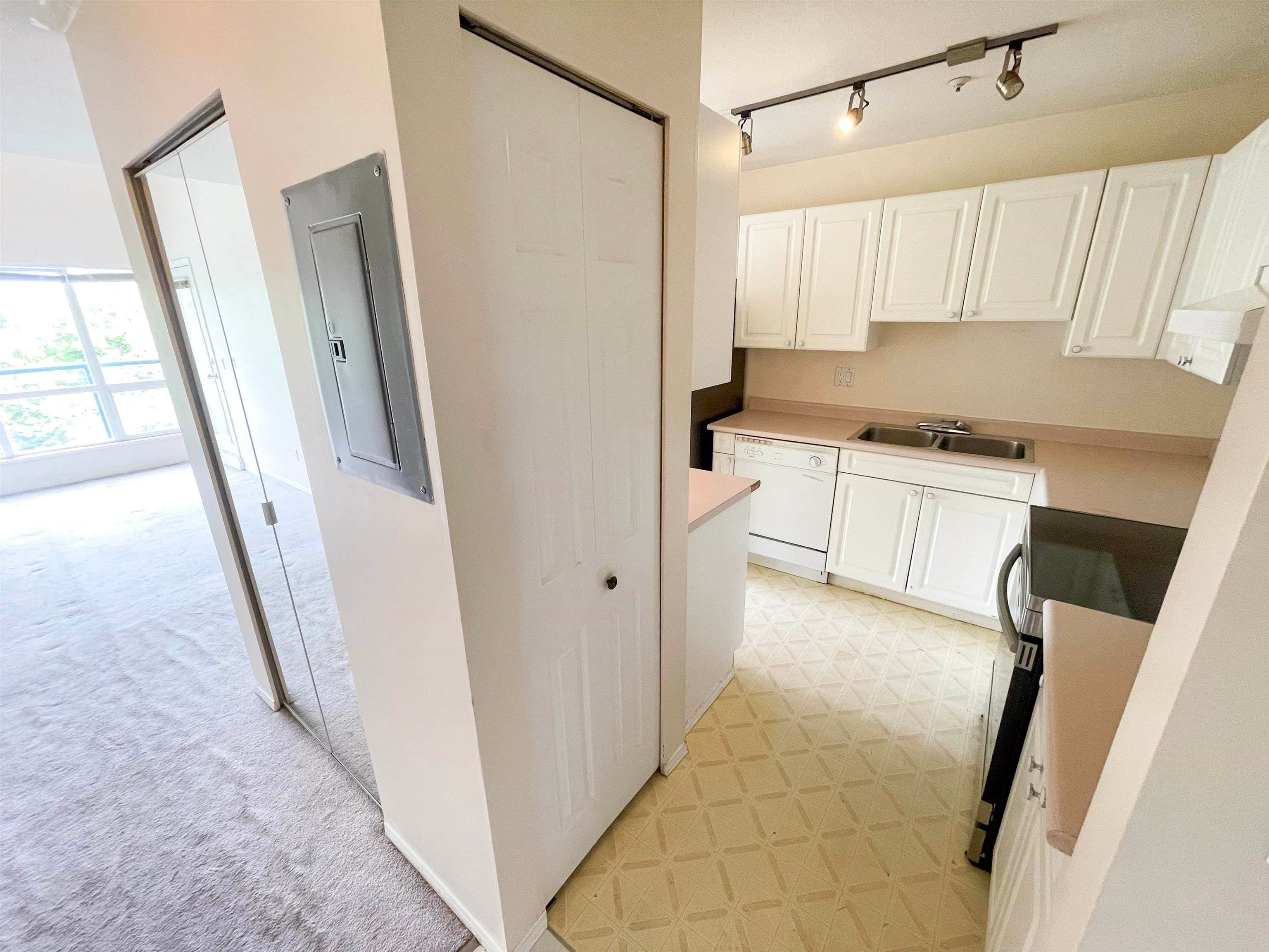 401 - 14885 100 Avenue, Surrey, V3R 0W1 — photo 3