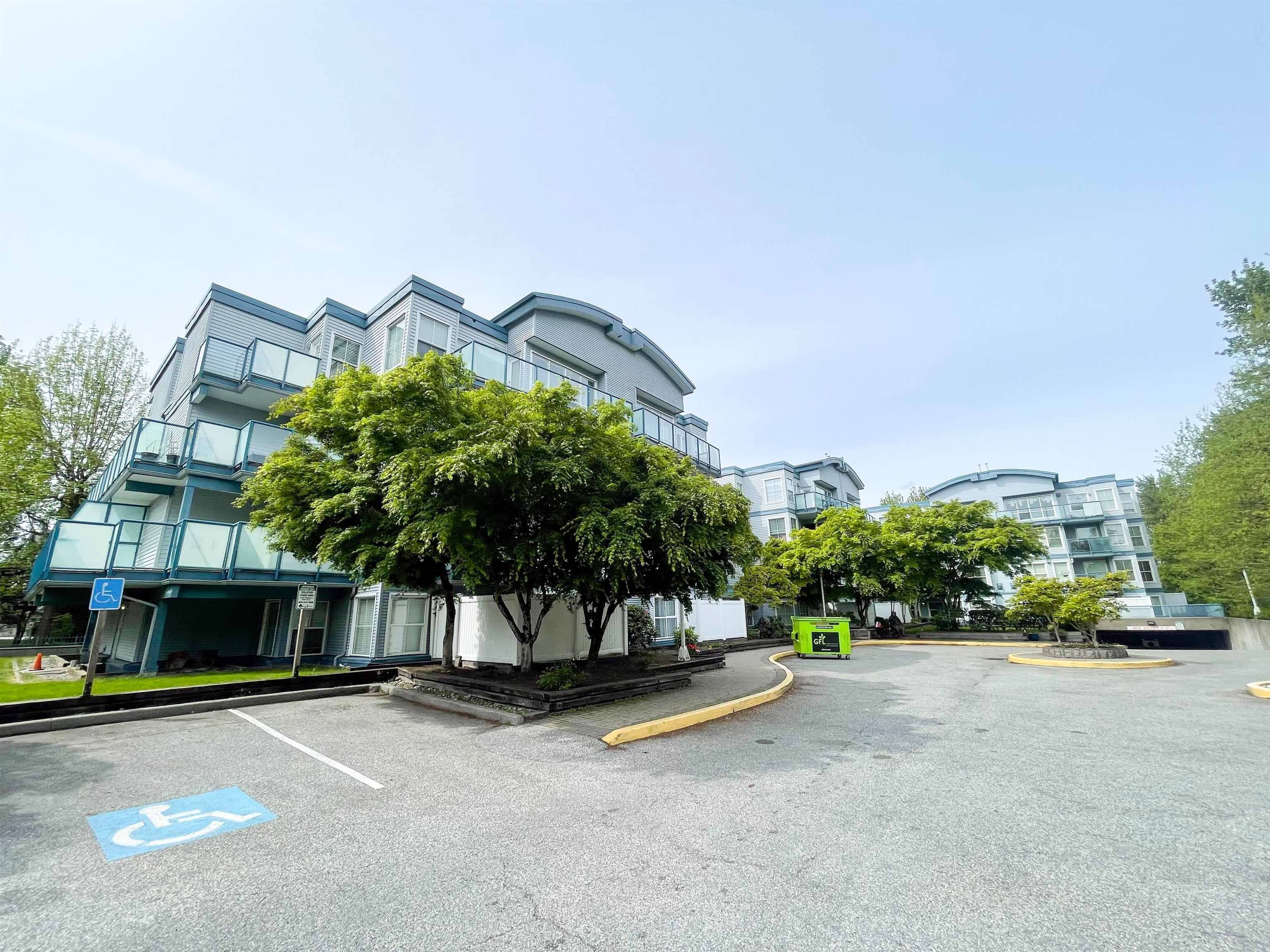 401 - 14885 100 Avenue, Surrey, V3R 0W1 — photo 1