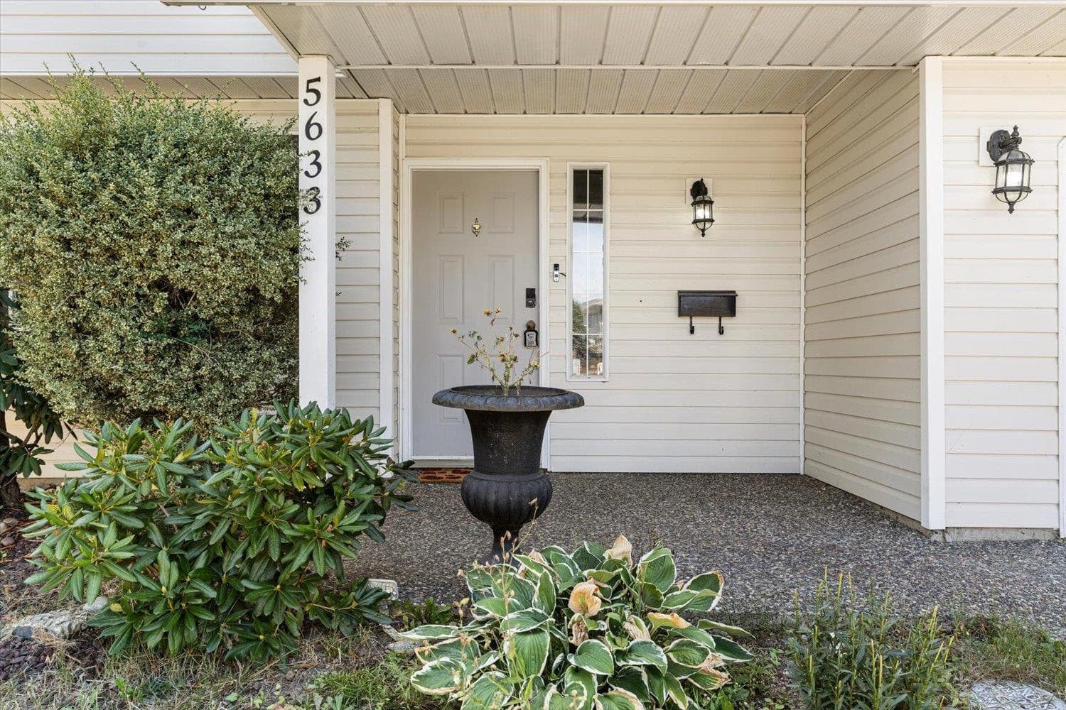 5633 Kathleen Drive, Chilliwack, V2R 3C4 — photo 2