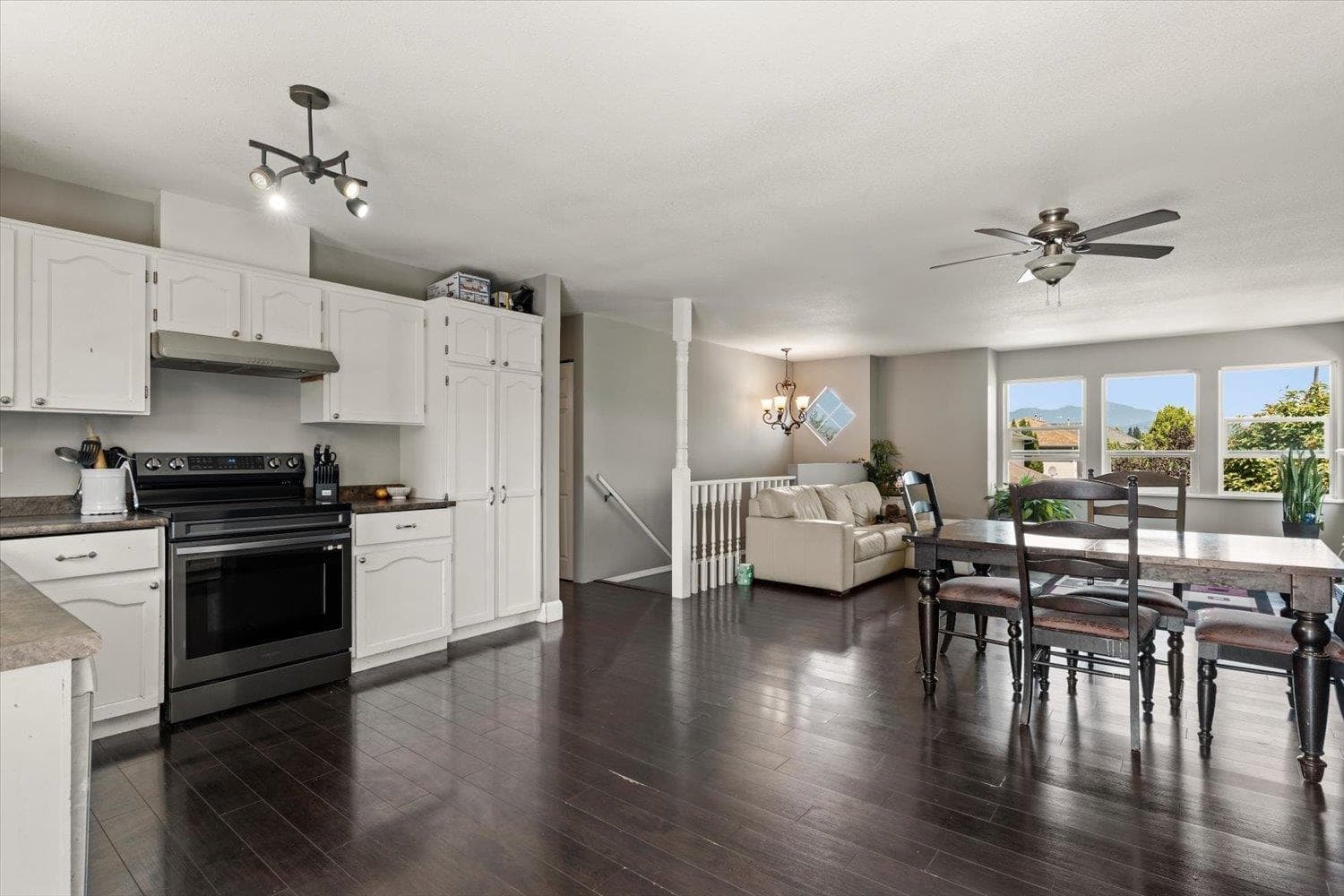 5633 Kathleen Drive, Chilliwack, V2R 3C4 — photo 3
