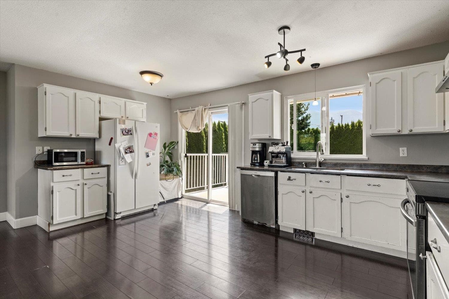 5633 Kathleen Drive, Chilliwack, V2R 3C4 — photo 4