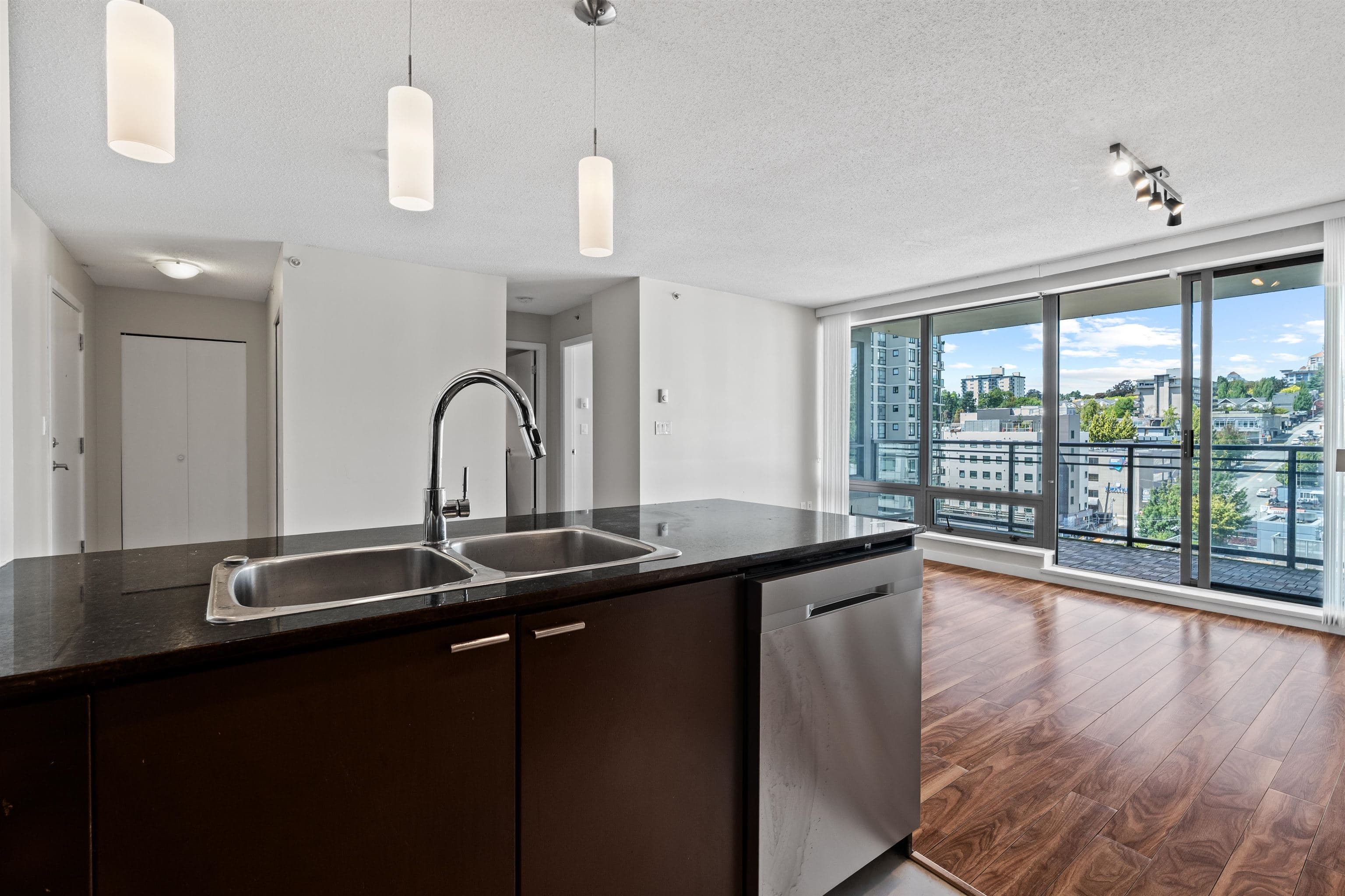 1408 - 39 Sixth Street, New Westminster, V3L 0B3 — photo 2