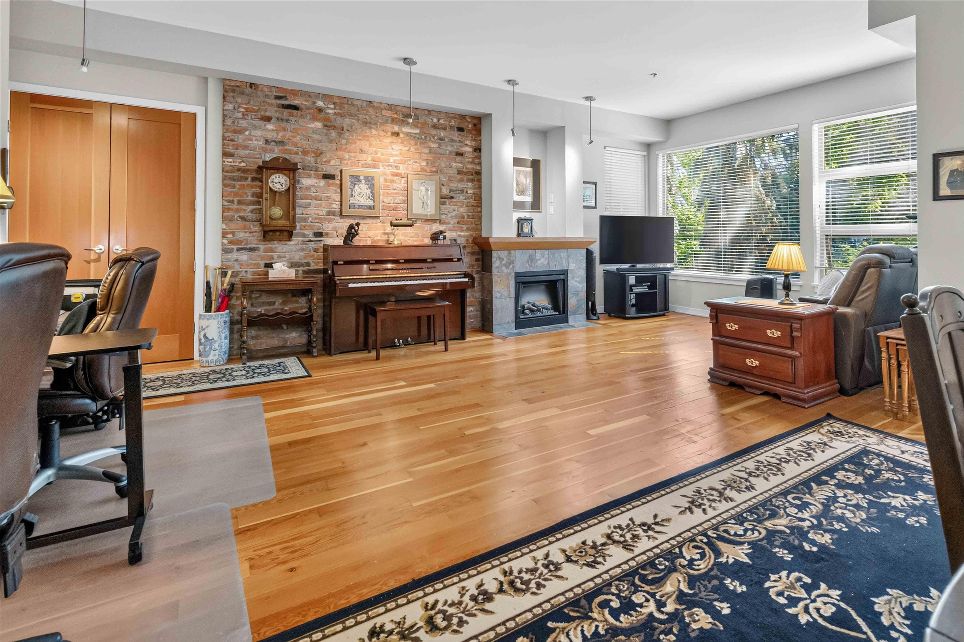 210 - 240 Salter Street, New Westminster, V3M 0C1 — photo 1