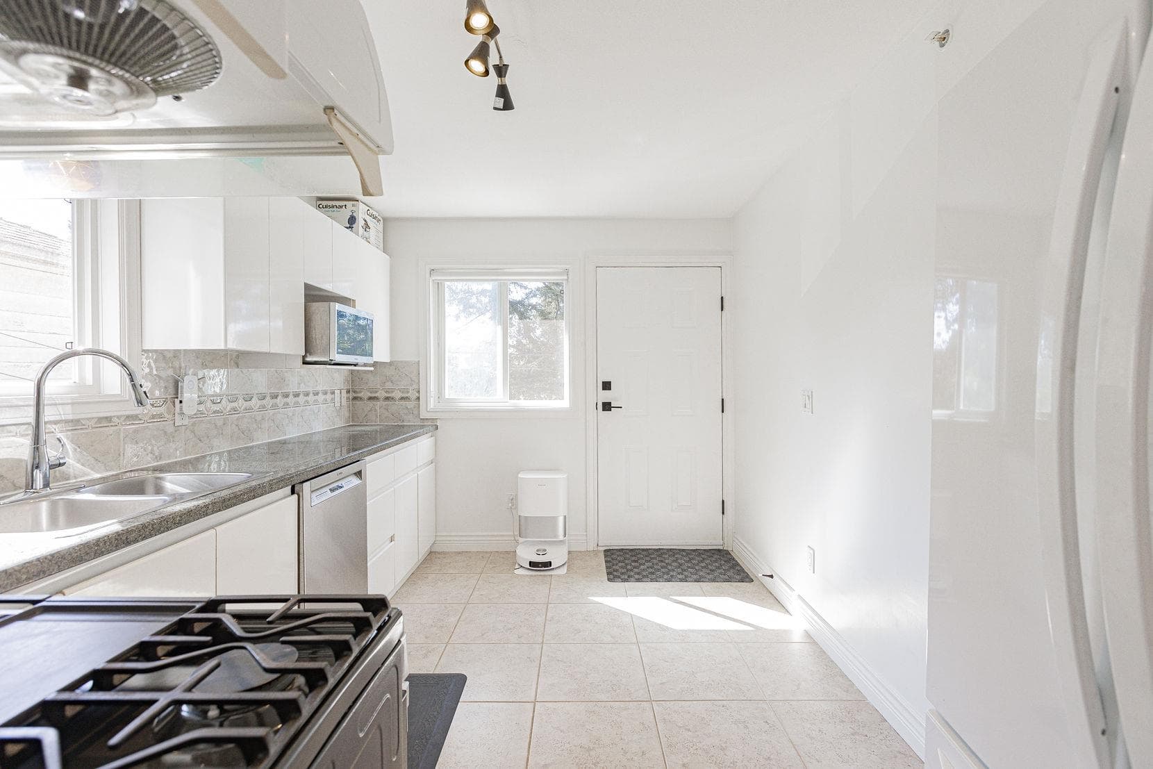 3529 Gladstone Street, Vancouver, V5N 4Y8 — photo 4